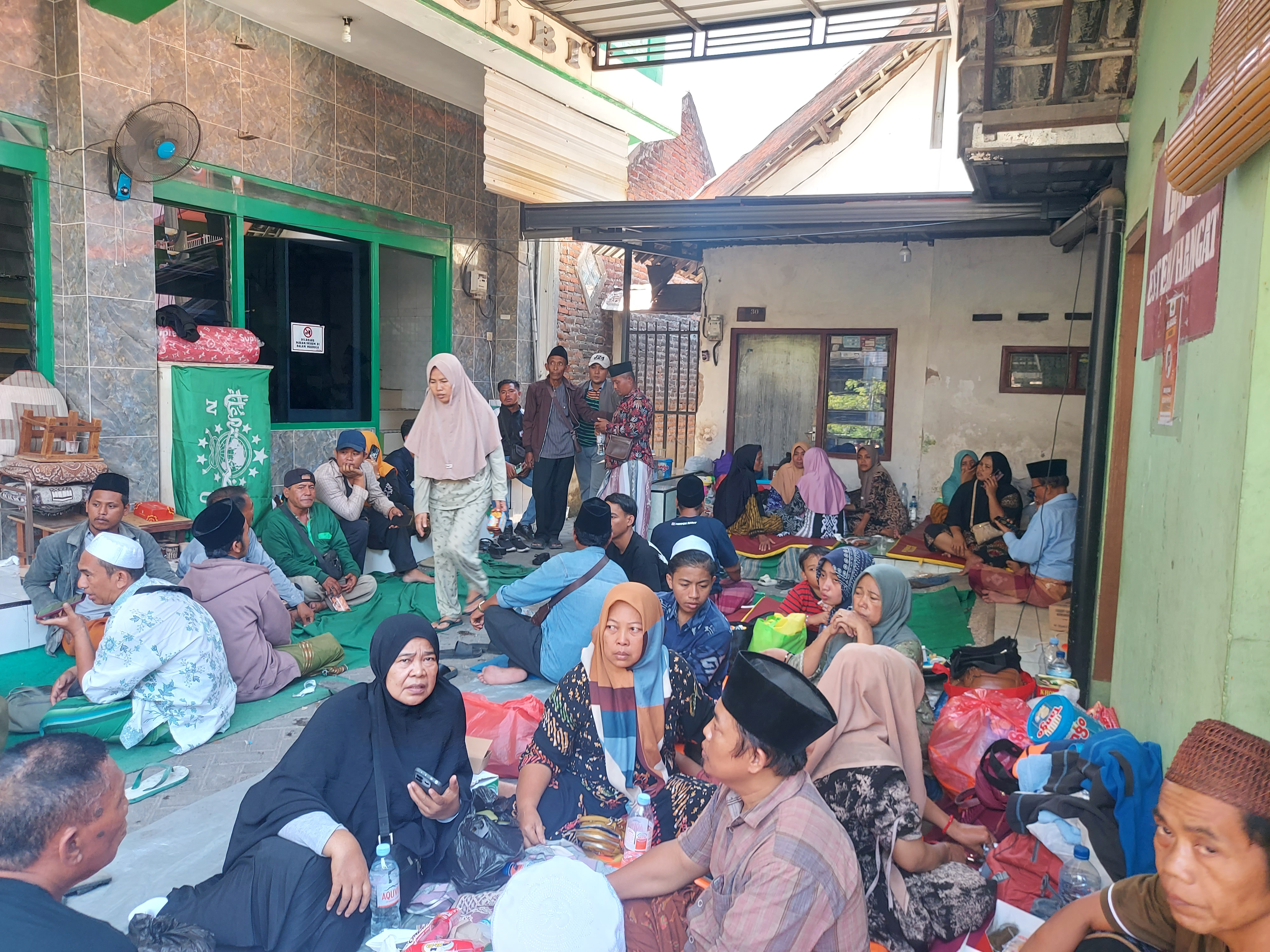 112: Relatives of the students trapped in the school have been camping at the site for the past four days. Photo credit: Aisyah Llewellyn