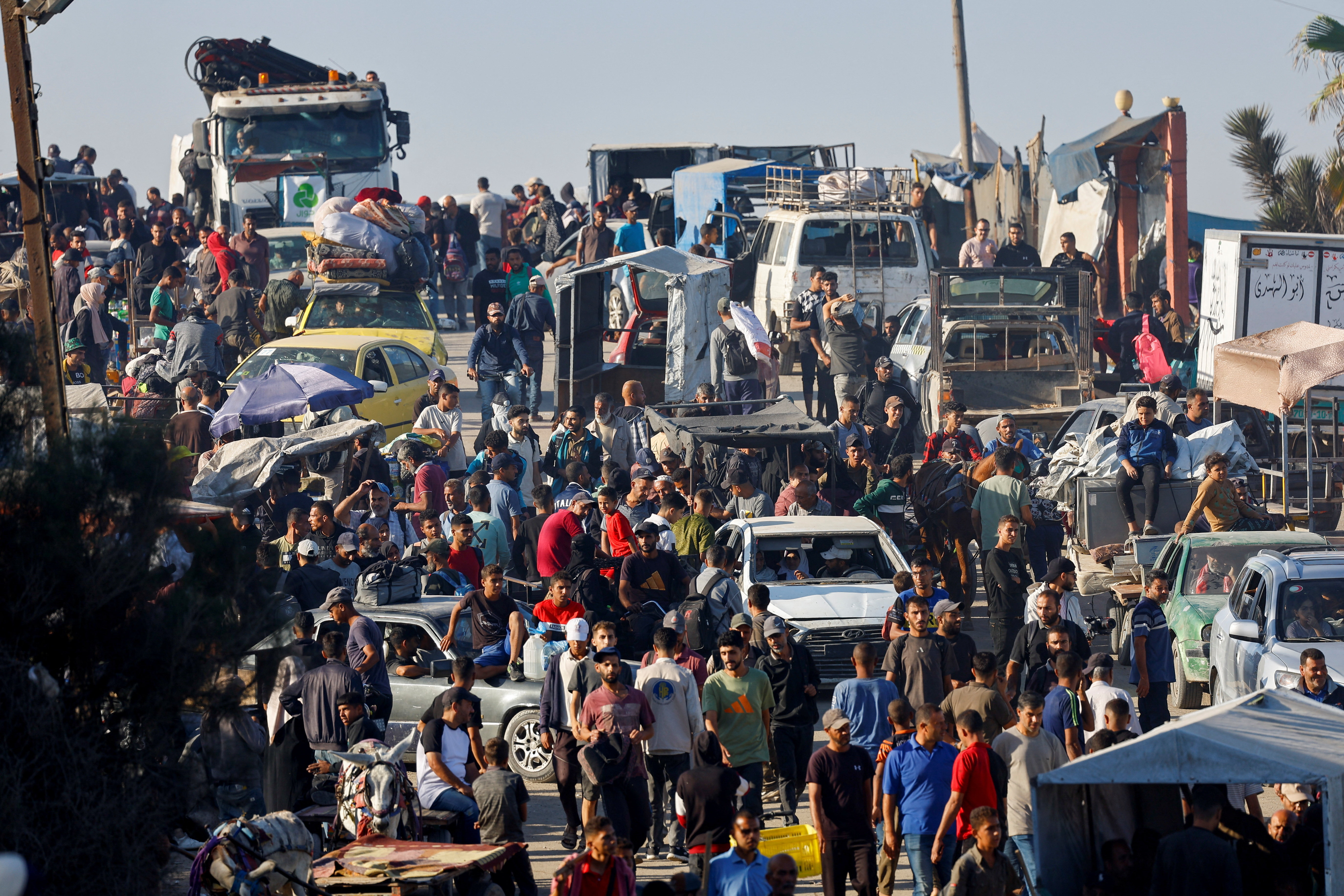 Tens of thousands return to shattered Gaza homes after ceasefire