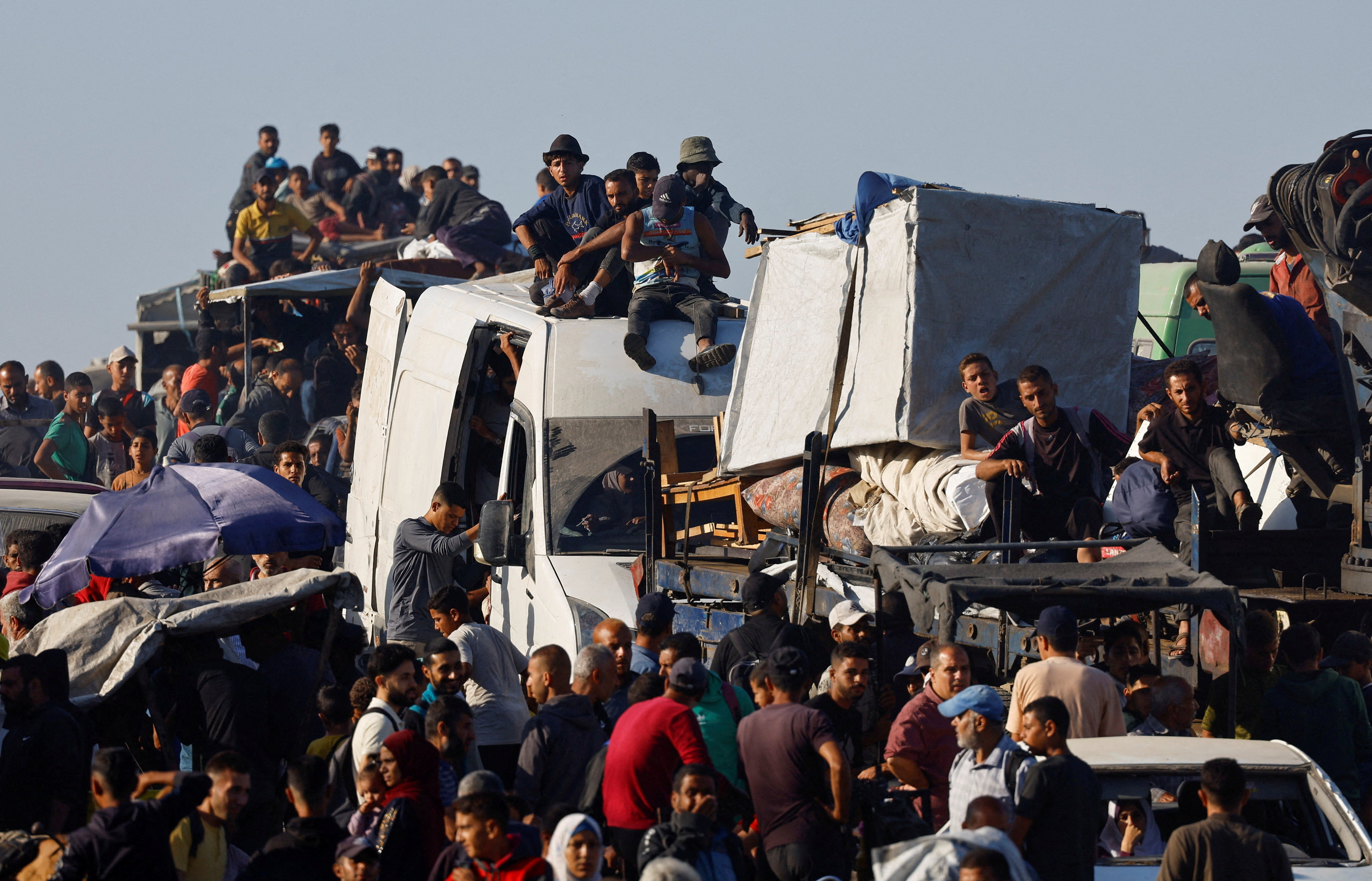 Tens of thousands return to shattered Gaza homes after ceasefire