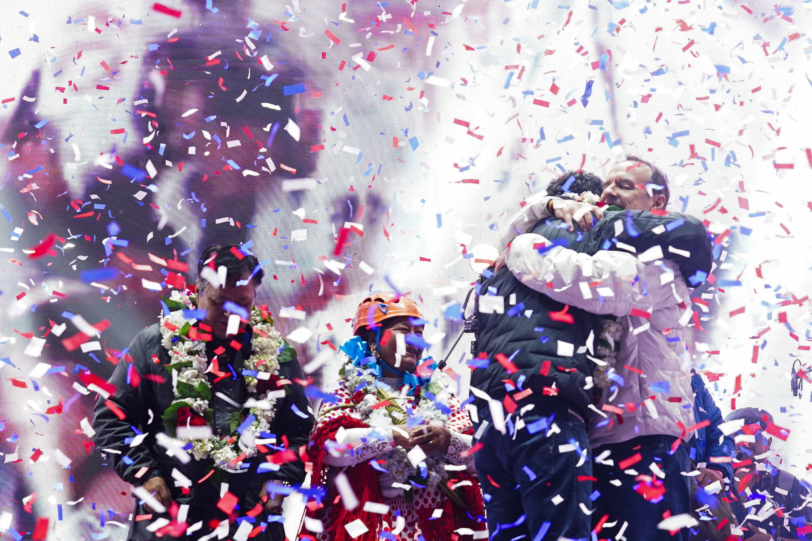 Jorge Quiroga hugs Juan Pablo Velasco amid a downpour of confetti