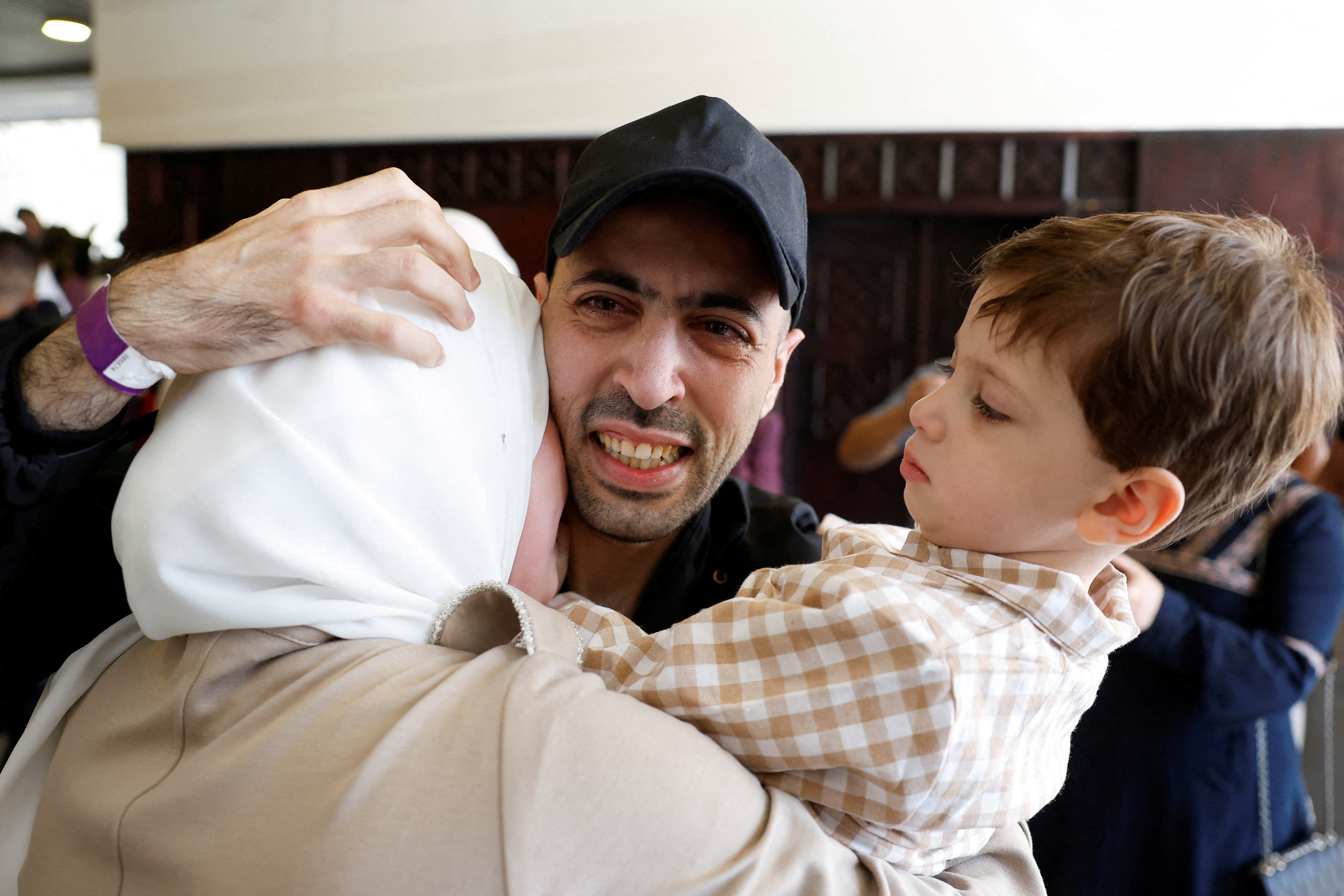 freed Palestinian prisoners on the way to Ramallah under a ceasefire agreement