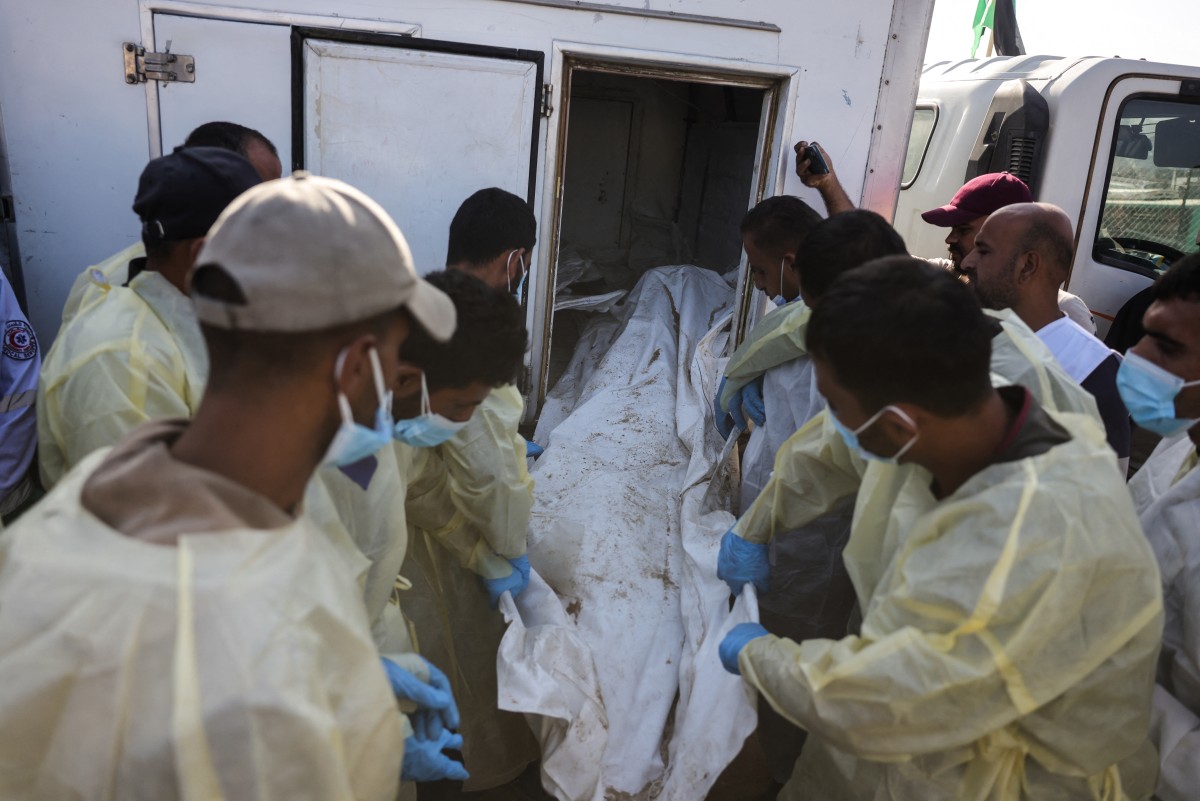 Families mourn as mass burial held for unidentified Palestinians in Gaza