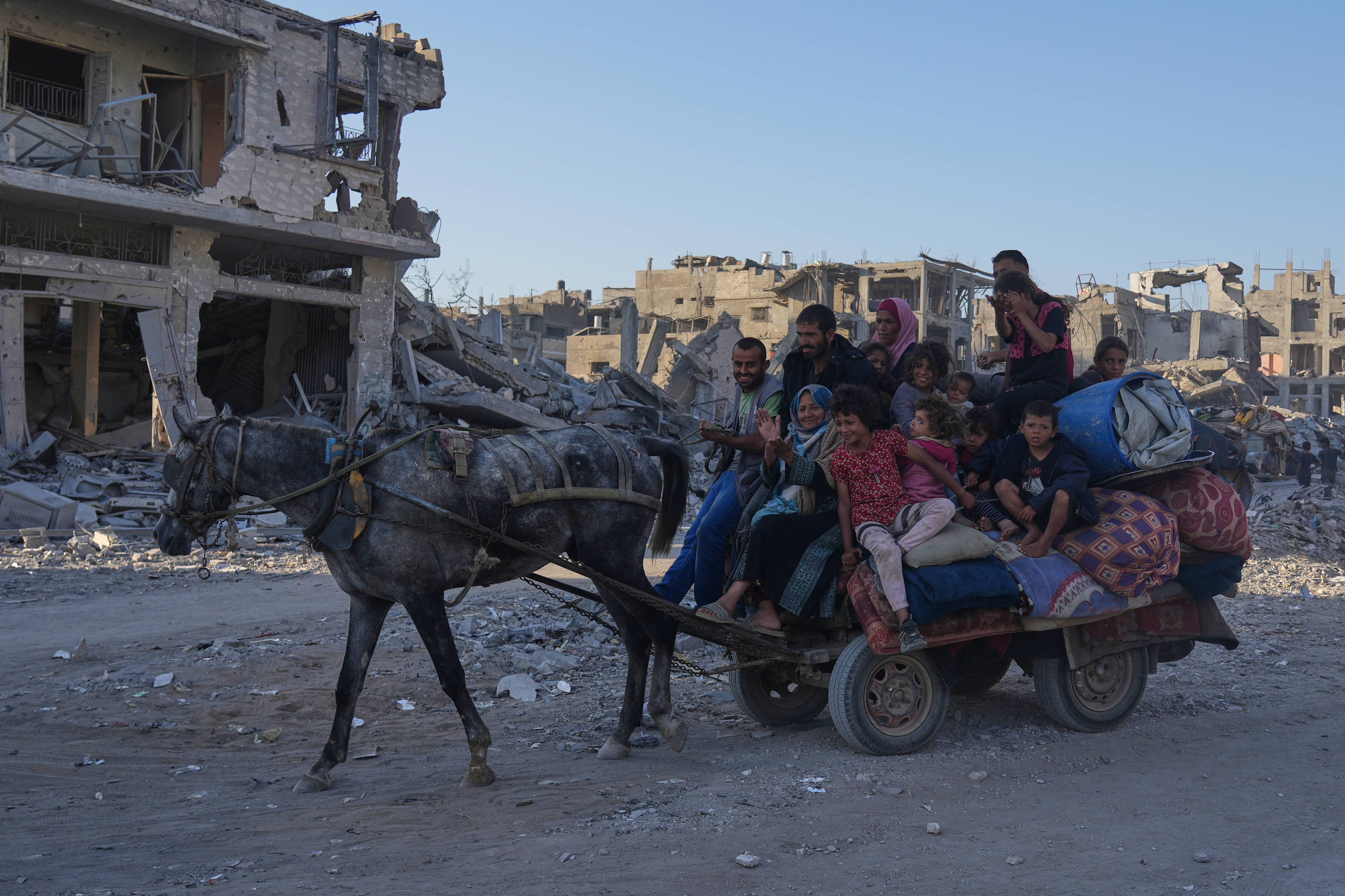 Tens of thousands return to shattered Gaza homes after ceasefire