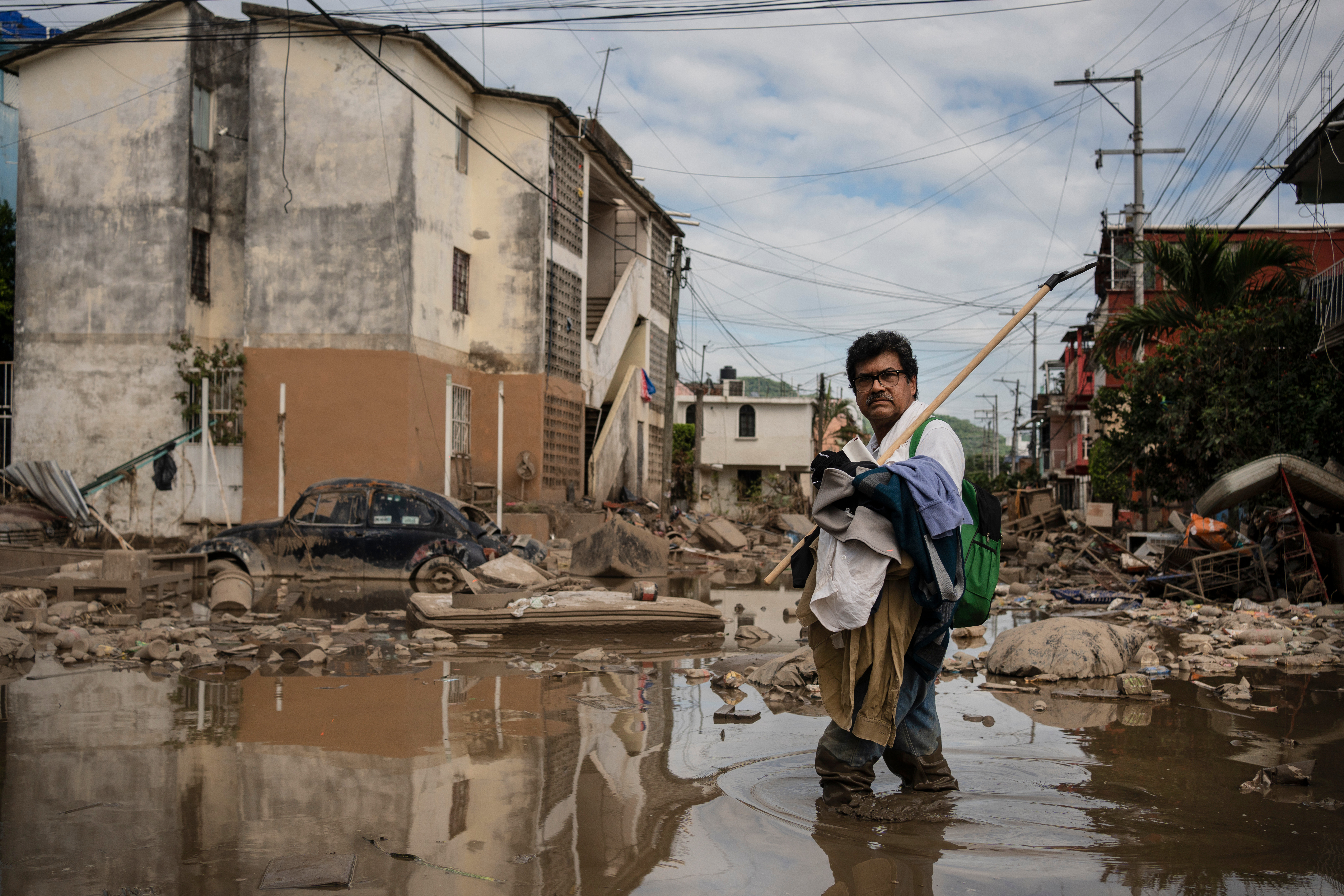 A week after floods, central Mexico struggle to recover from devastation