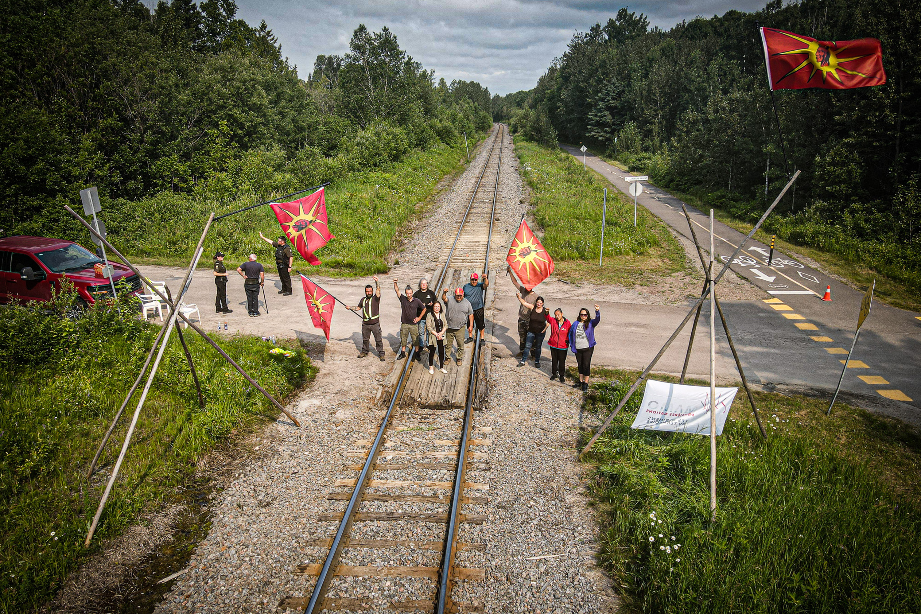 The photo DJI_0015 was taken in Mashteuiatsh in July 2025 and includes Innu and Nehirowisiw members of the Mamo Alliance.