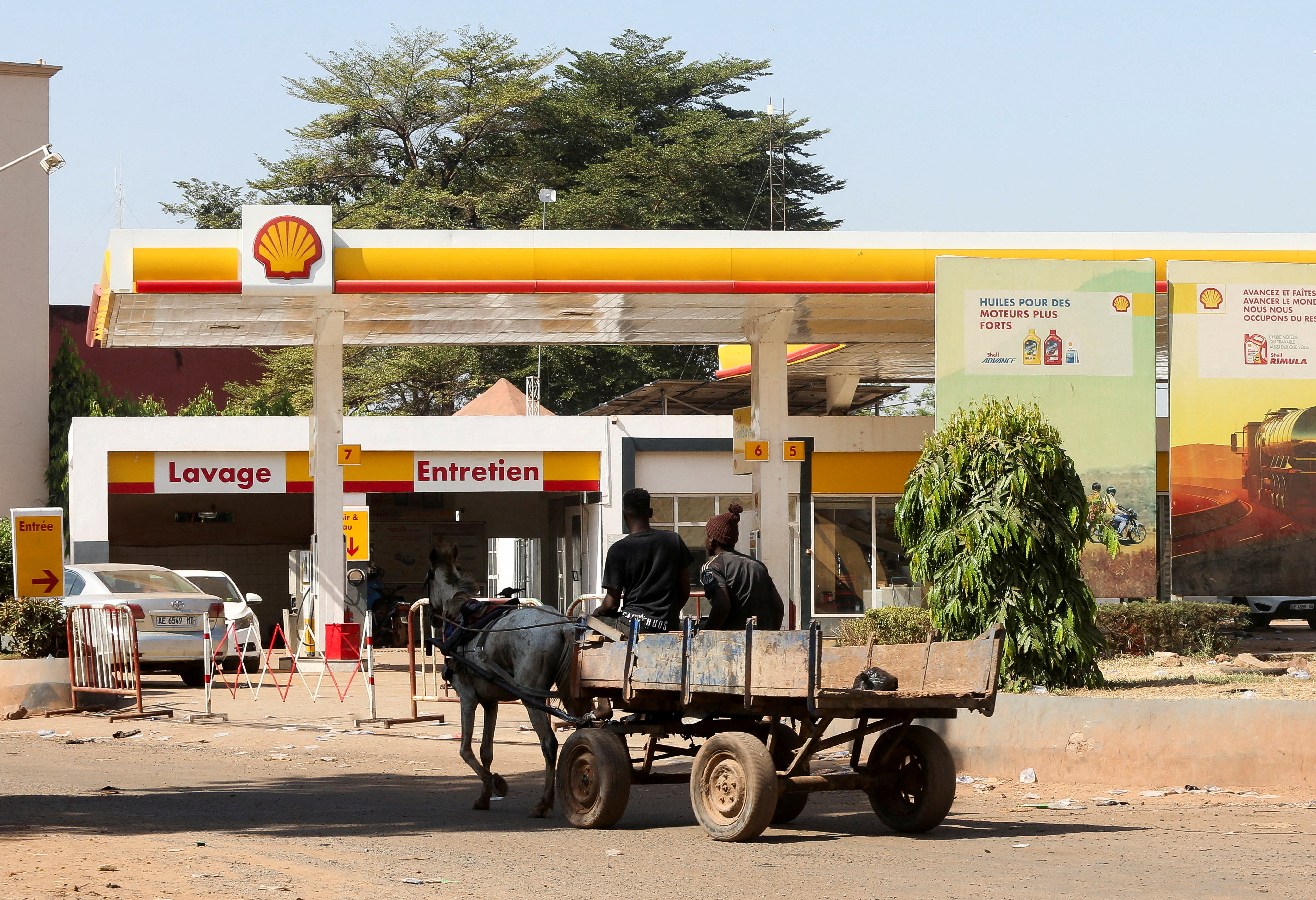 A trailer pulled by a horse passes a closed Shell petrol station in Bamako, Mali, on November 2, 2025 [Reuters]