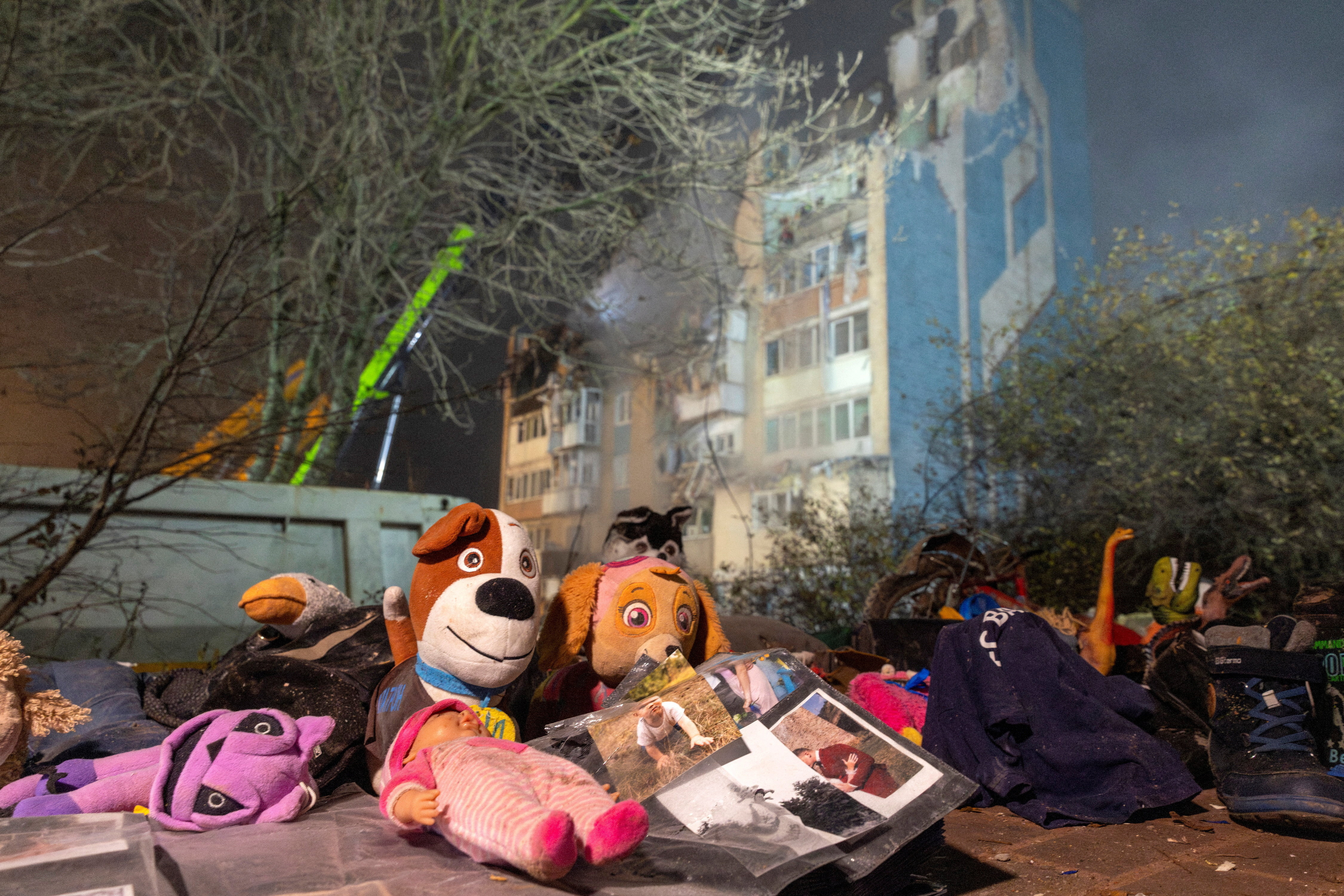 Devastating Russian assault kills 26 in western Ukraine