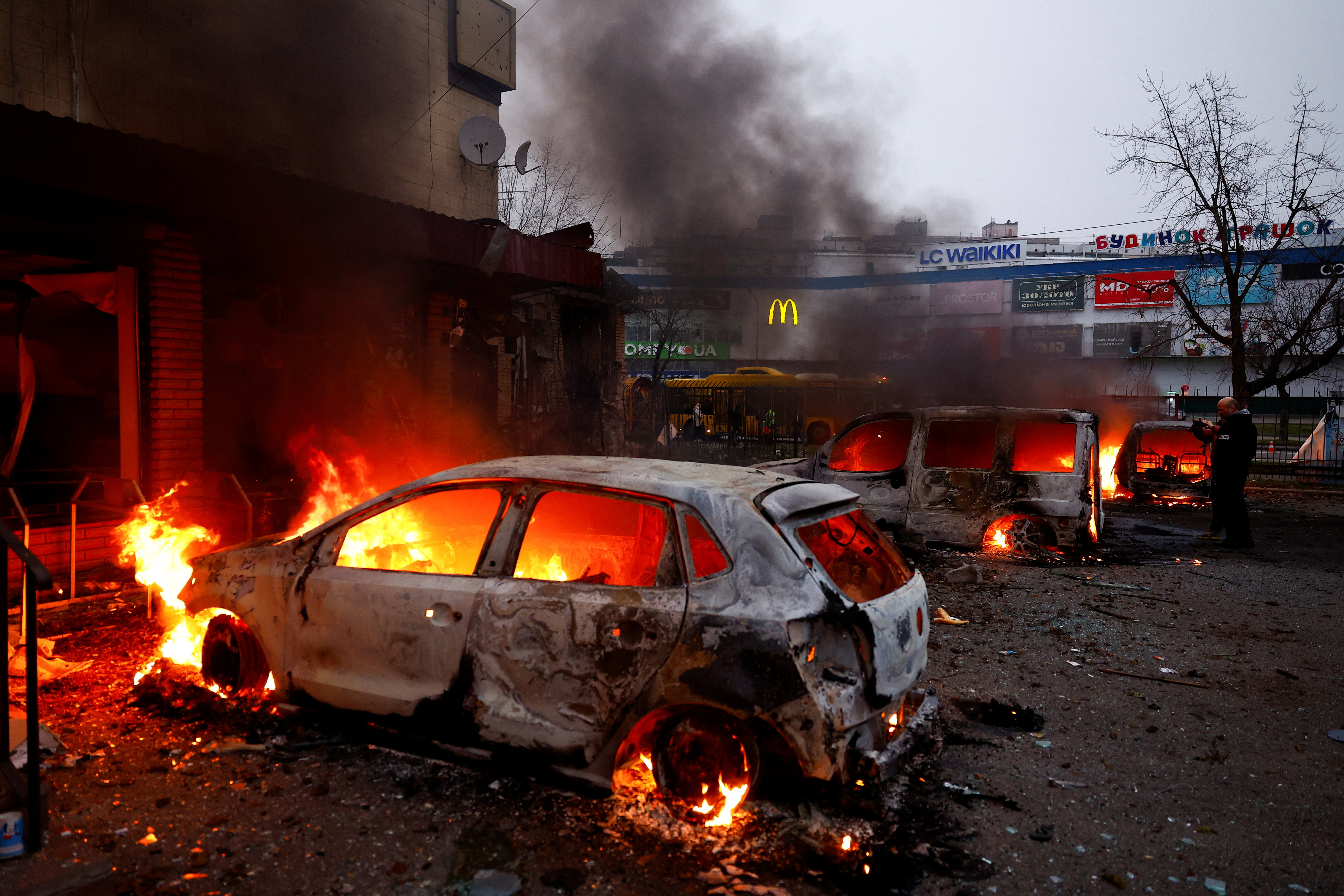 Vehicles burn after being damaged during a Russian missile and drone attack on Kyiv, amid Russia's attack on Ukraine, November 29, 2025. REUTERS/Valentyn Ogirenko