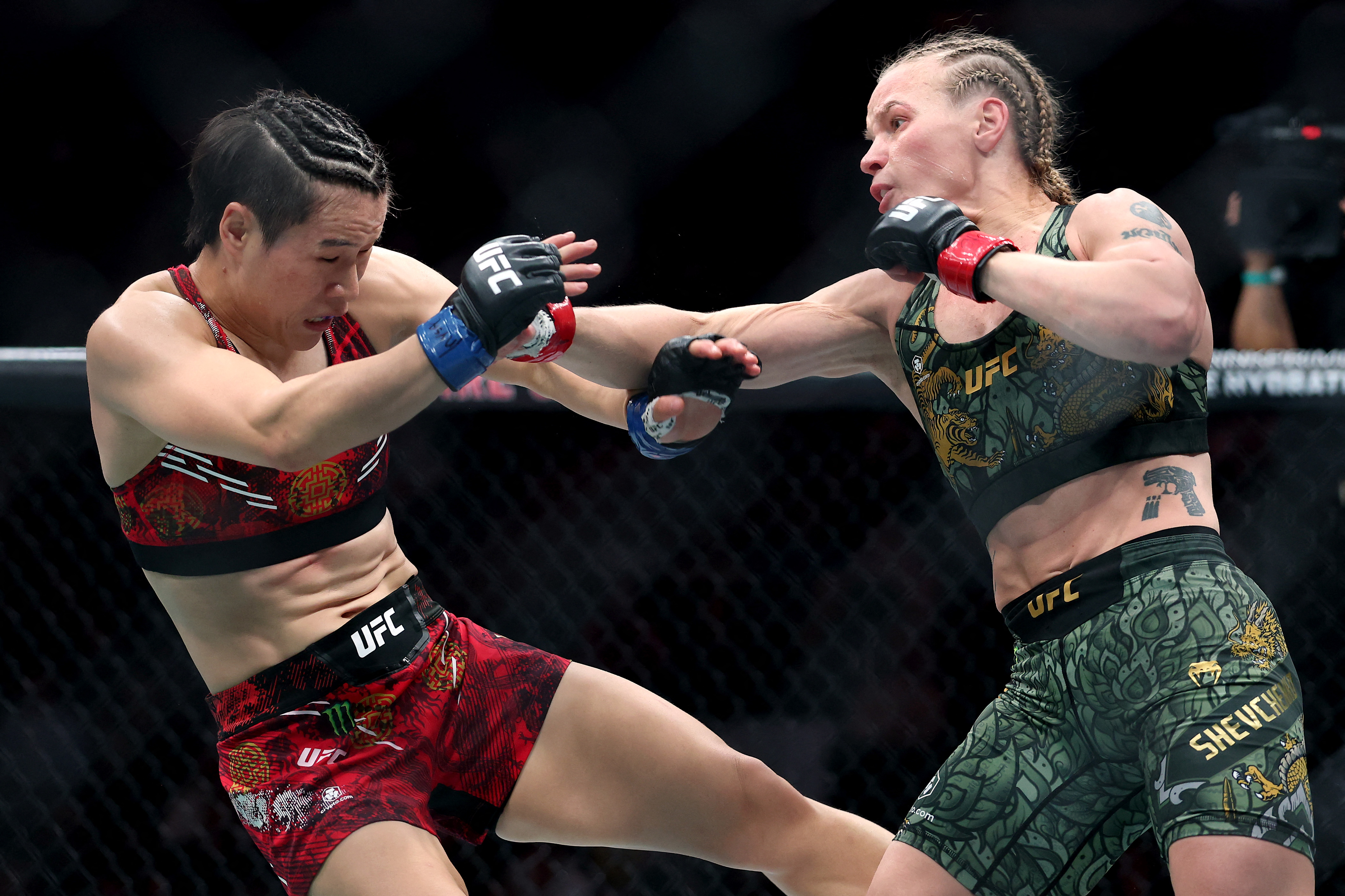 Valentina Shevchenko and Zhang Weili in action.