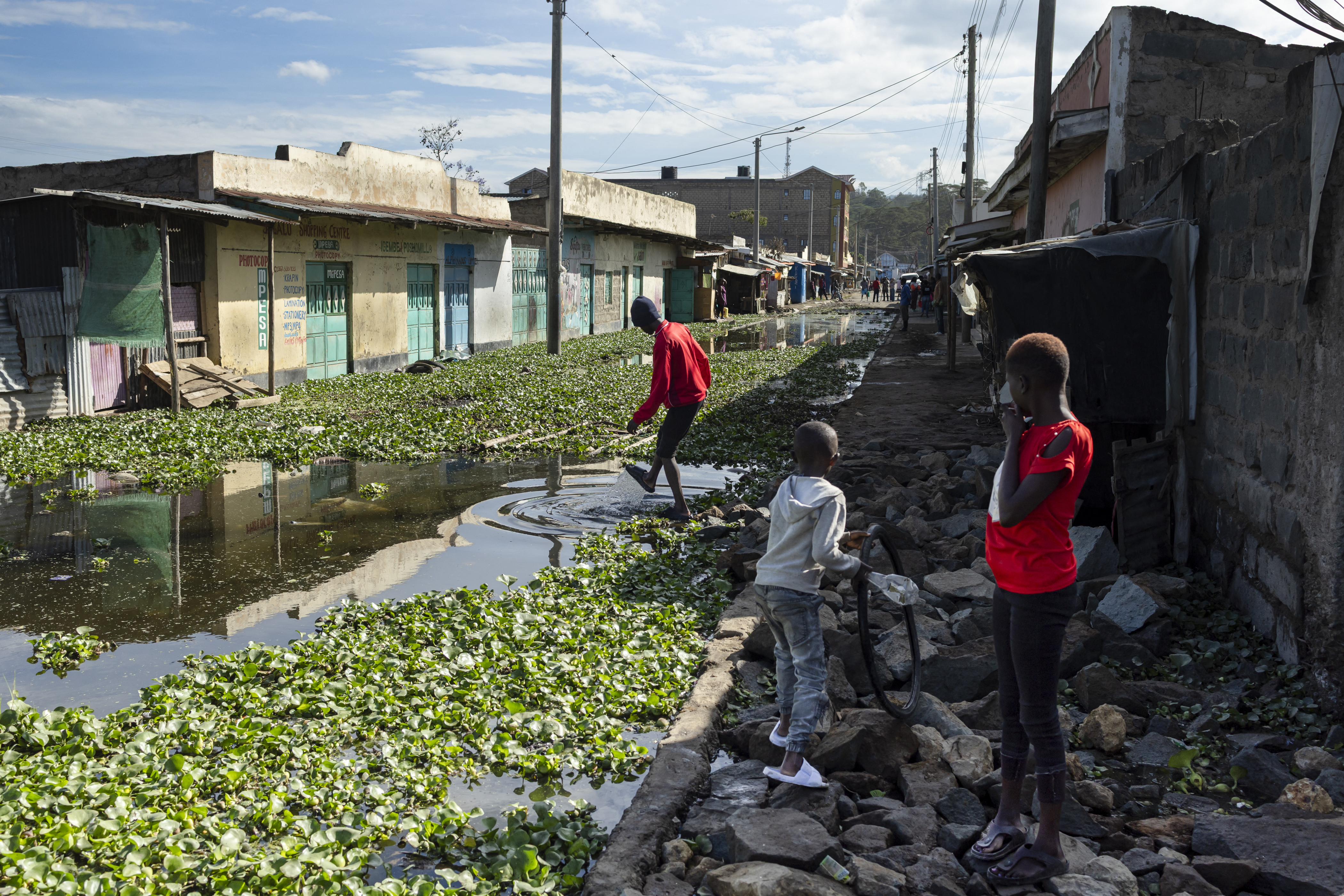 Kenyan lake floods displace thousands, leaving homes and schools ruined