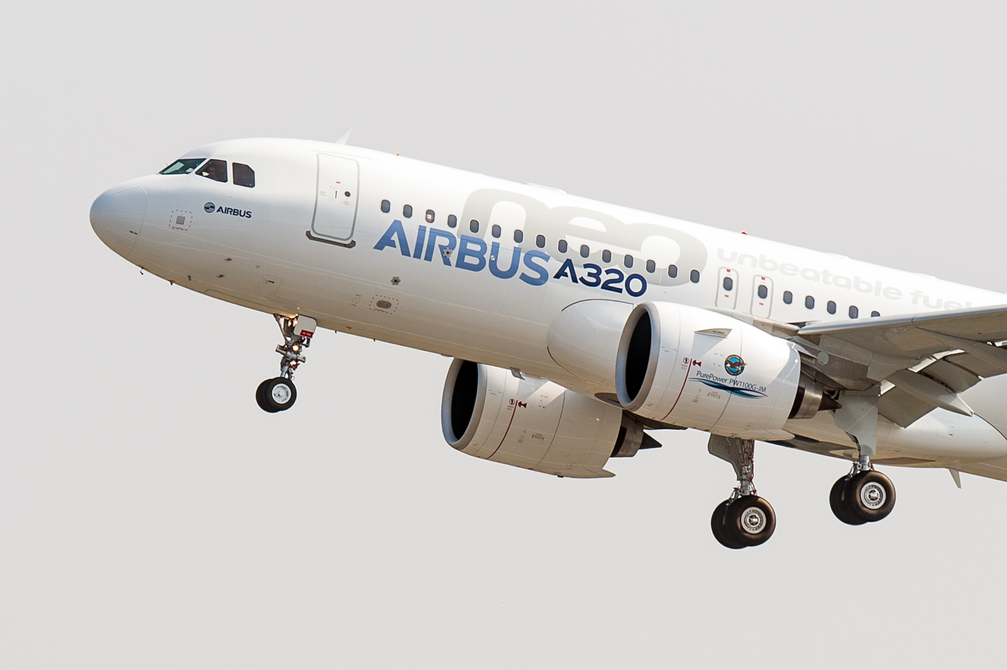 The new Airbus A320neo takes off.
