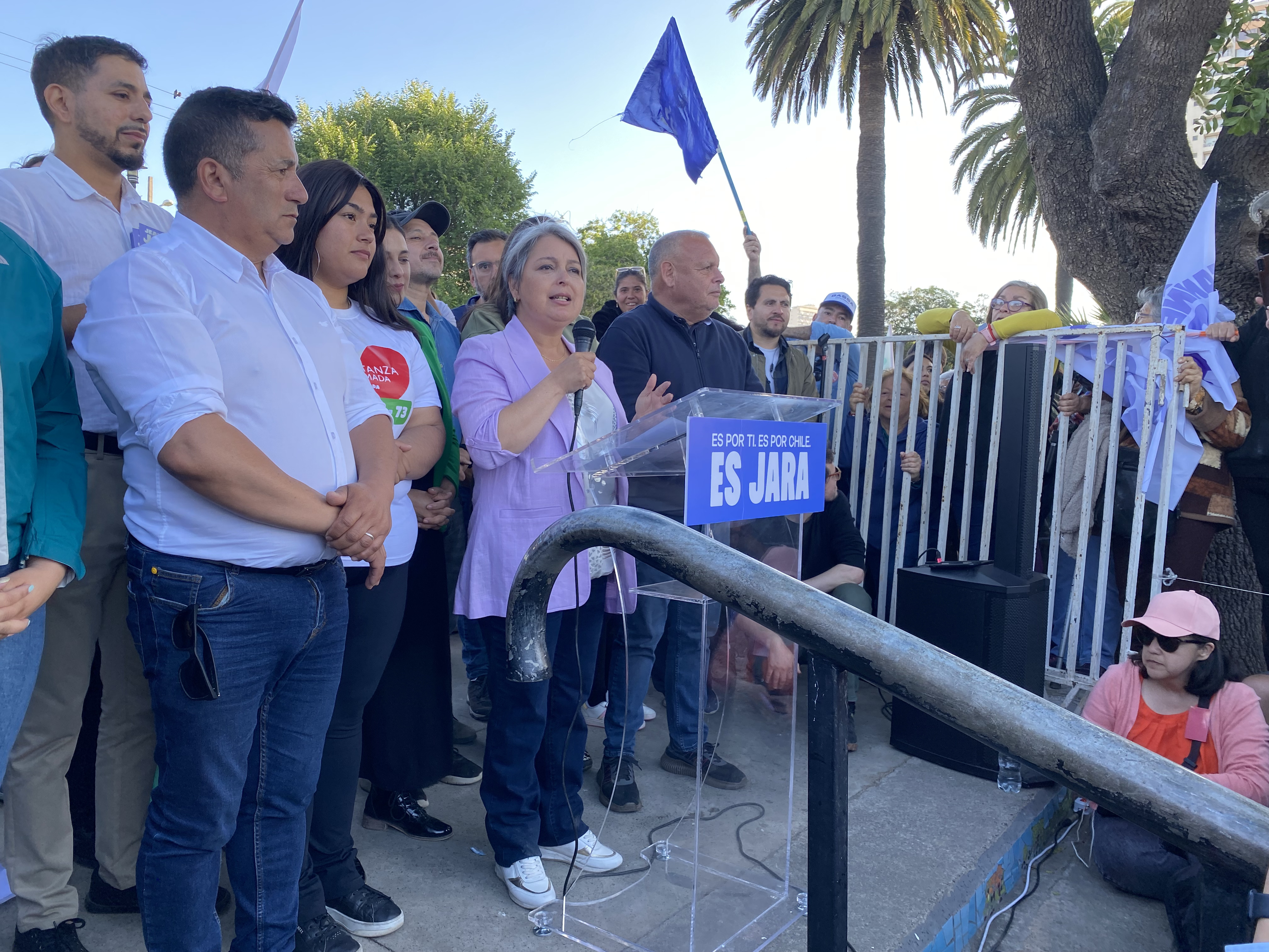 Jeannette Jara campaigns at an outdoor rally.