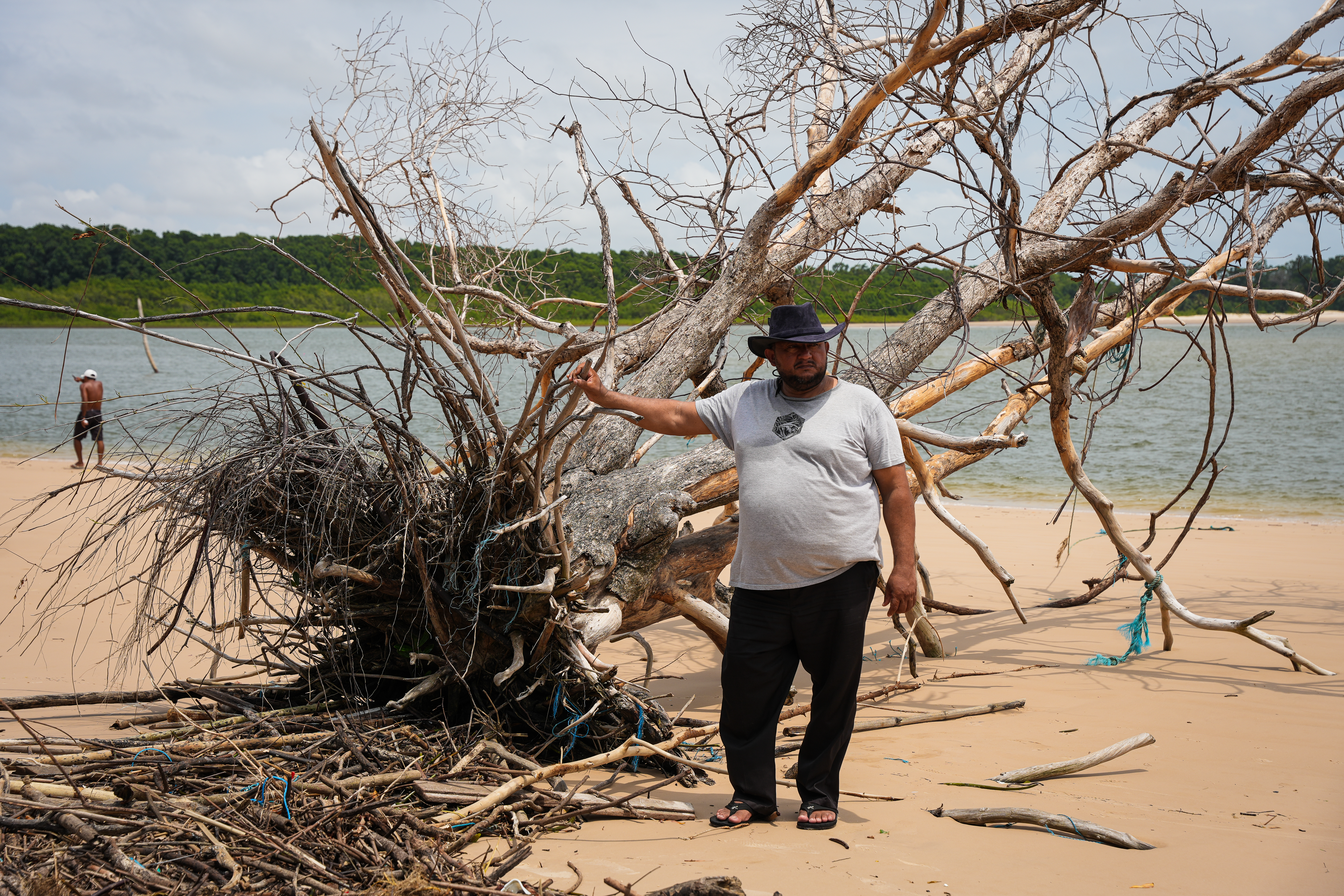 “It was a very strong tide, with a lot of current,” remembers Benedito. “We used to have sand dunes and trees all along the shore – now there’s nothing left.”