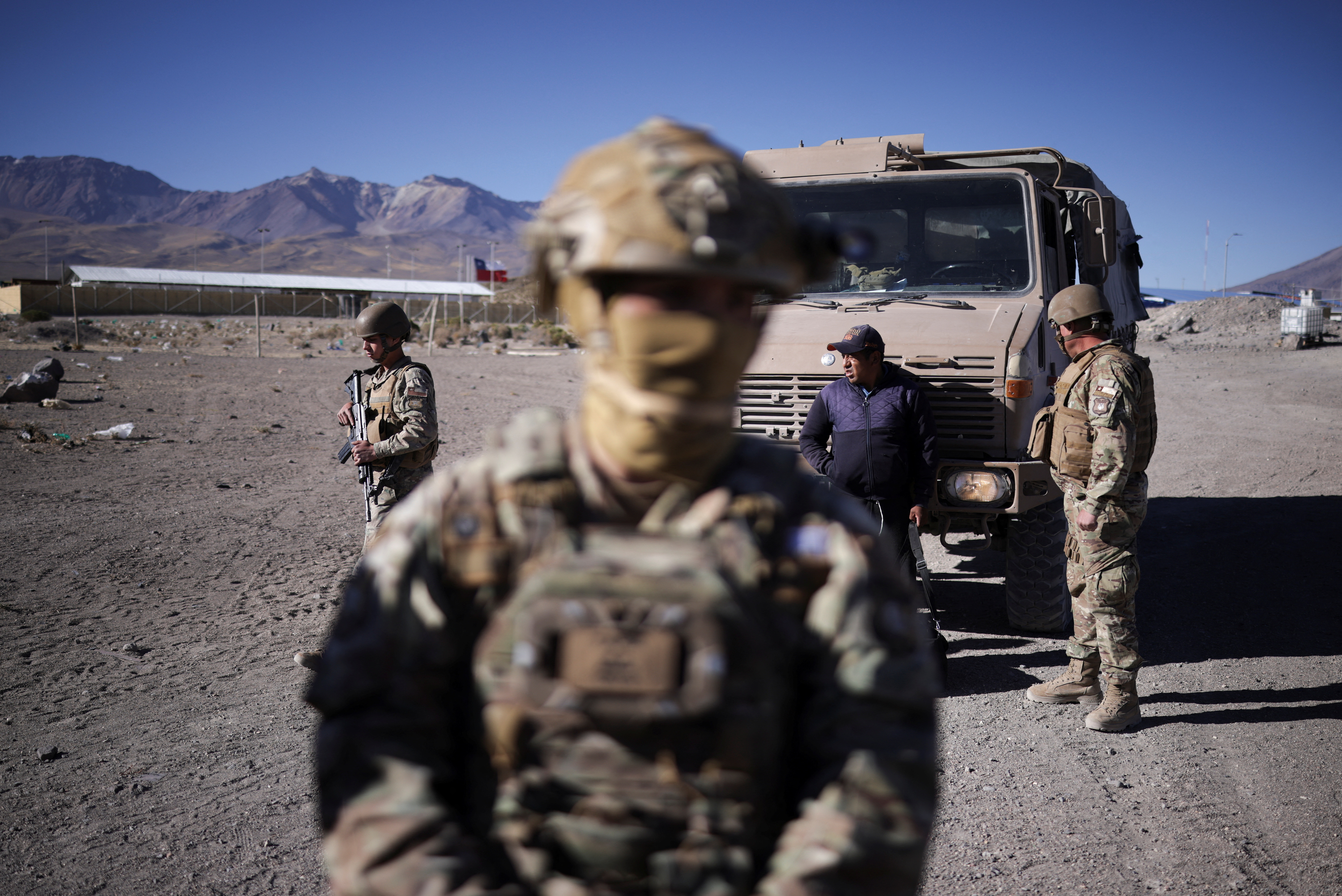 Chile soldiers detain someone at the border with Bolivia