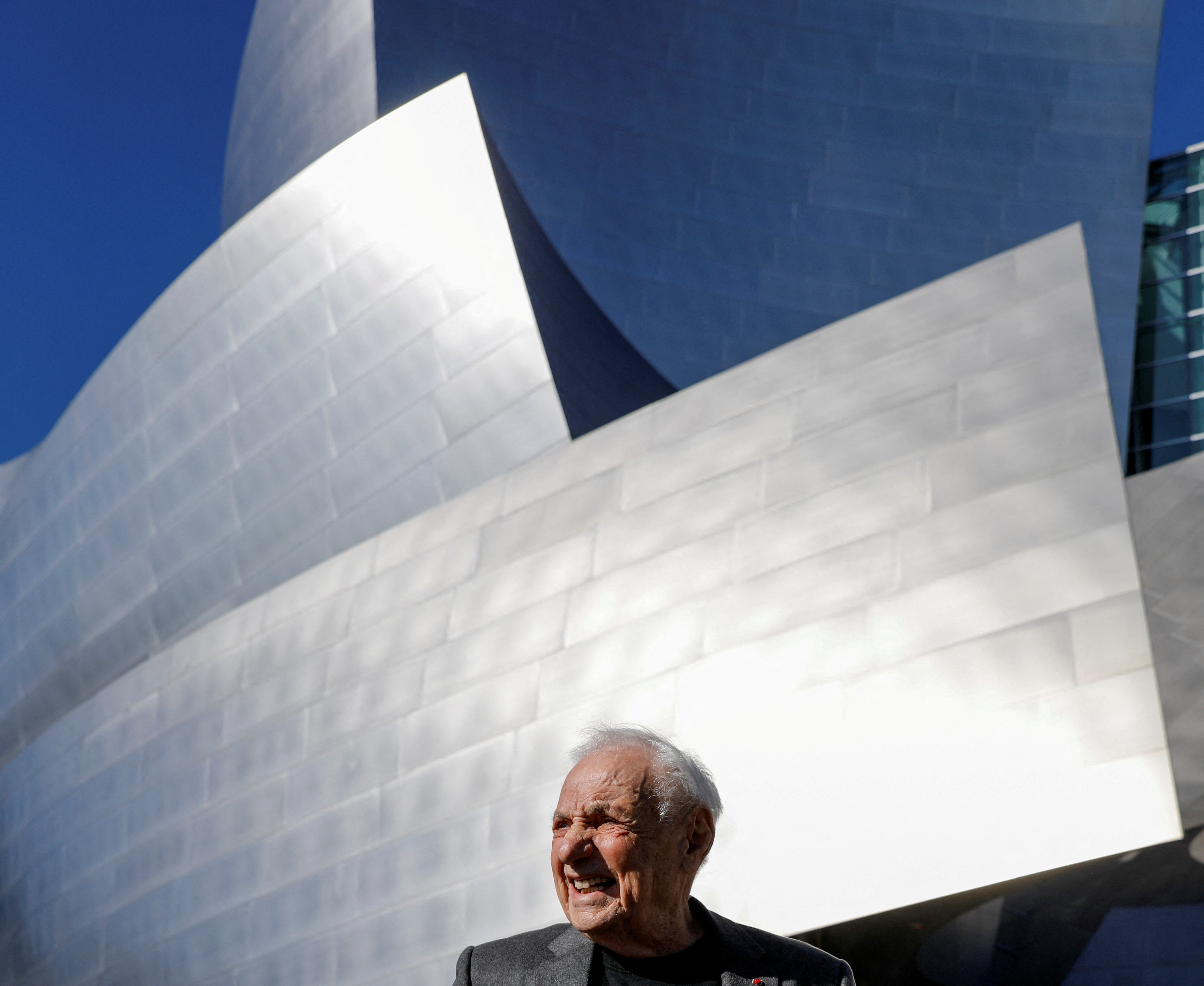 Frank Gehry in front of the Walt Disney concert hall in Los Angeles.