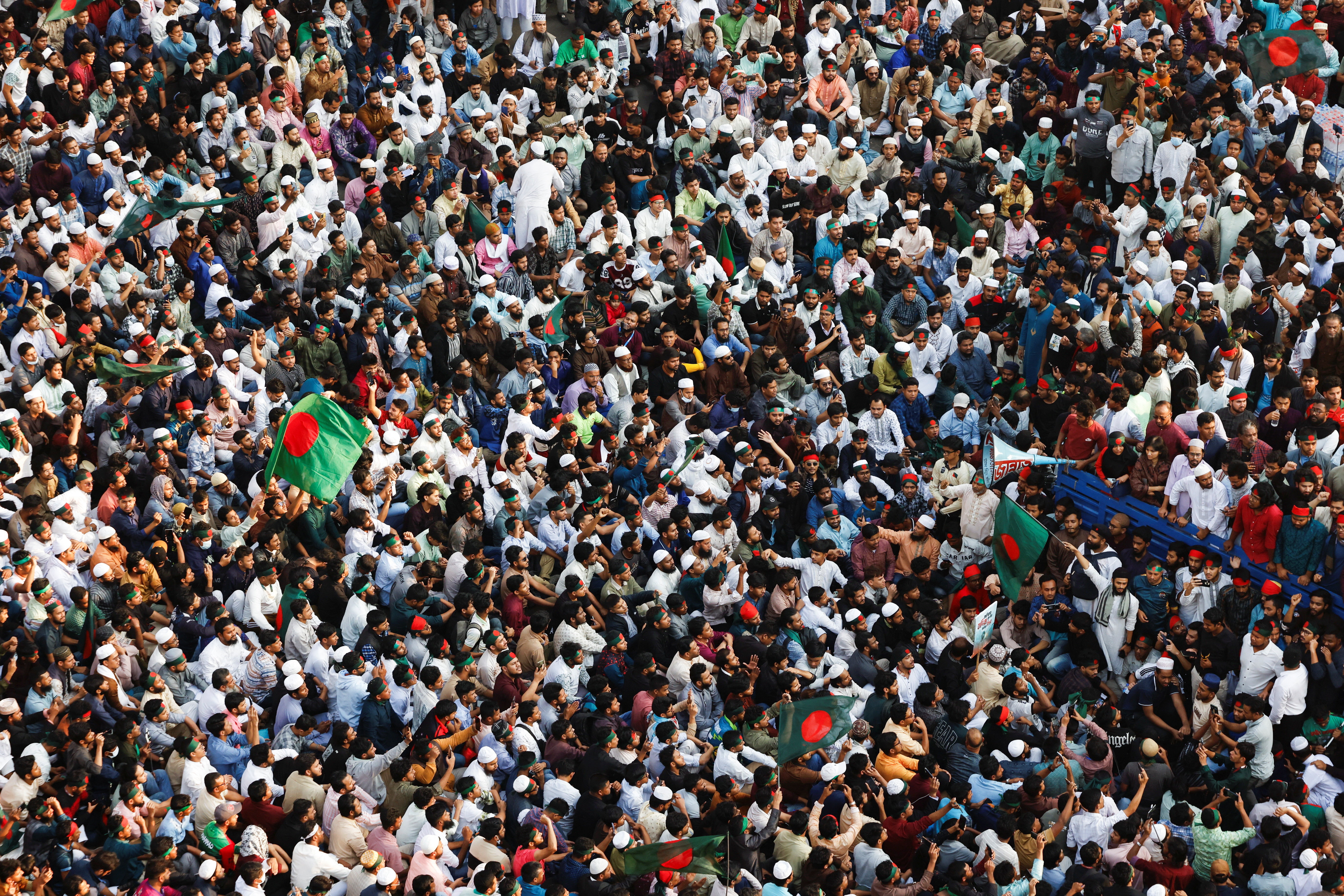 Supporters block the Shahbagh Square as they protest, demanding justice for the death of Sharif Osman Hadi, a student leader who had been undergoing treatment in Singapore after being shot in the head, in Dhaka, Bangladesh December 19, 2025. REUTERS/Mohammad Ponir Hossain