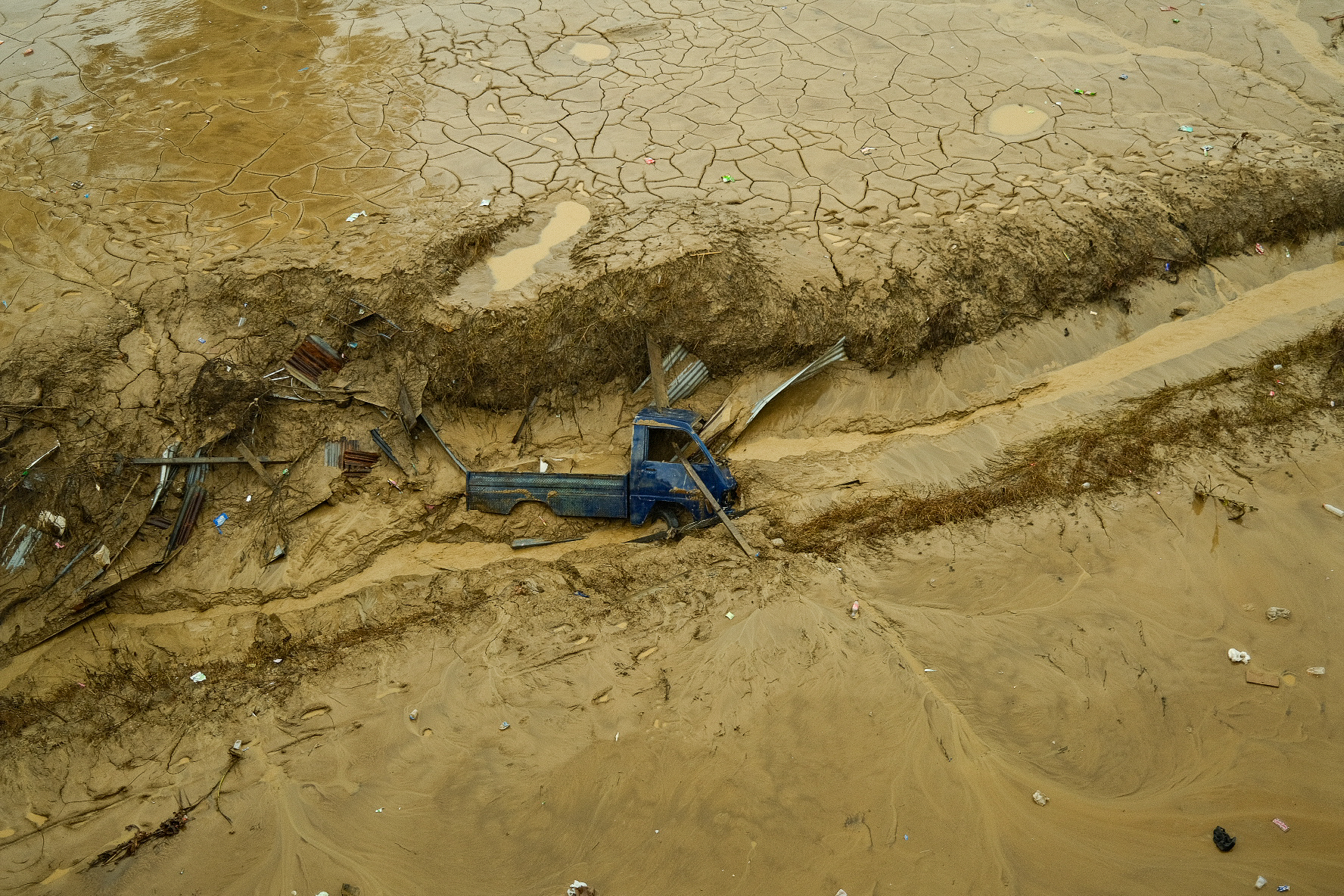 The Governor of Aceh, Muzakir Manaf, stated that entire villages in Aceh Tamiang Regency now “exist only by name”, after being totally wiped out by floods.