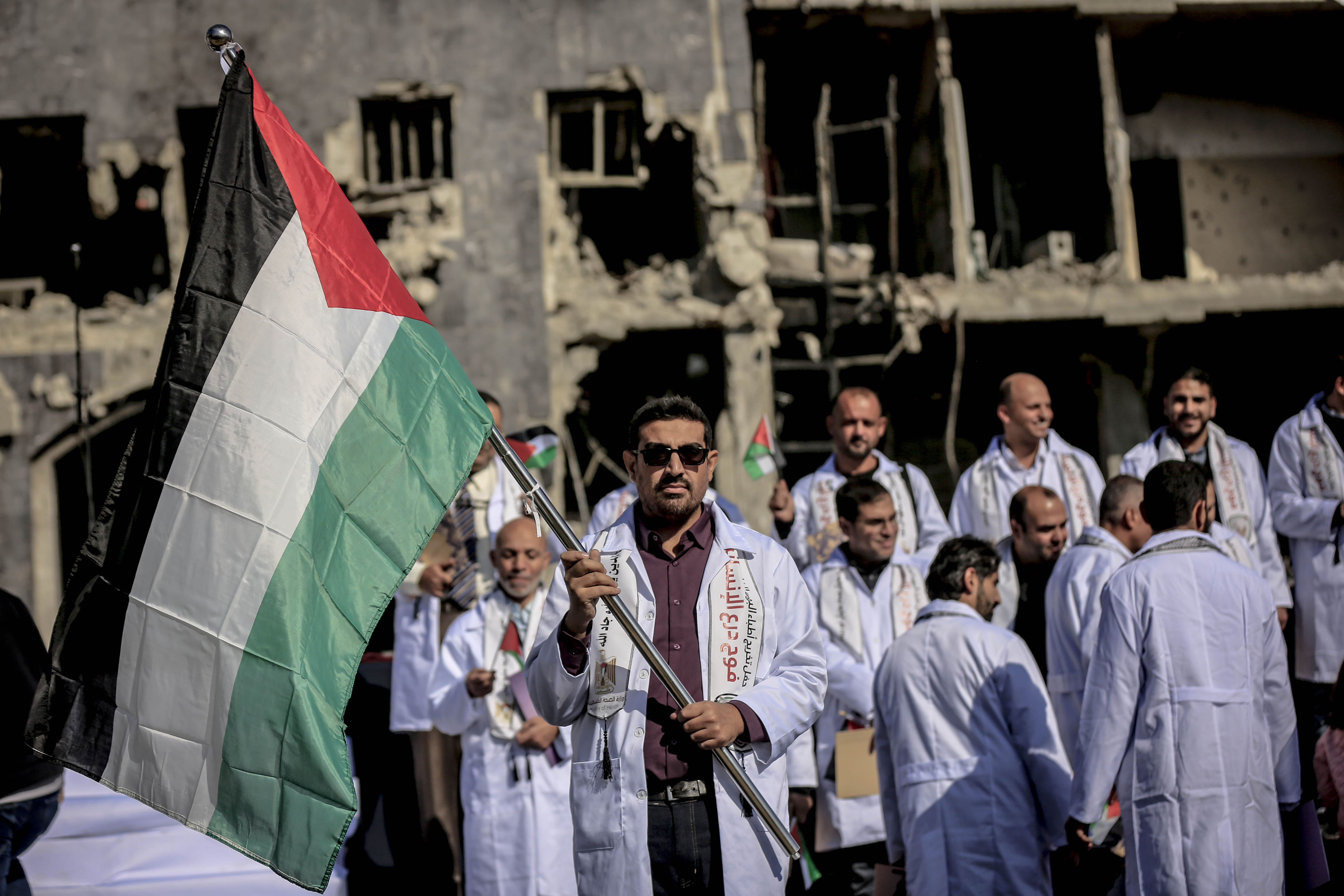 A view from the graduation ceremony held at Shifa Hospital in Gaza City, which suffered severe damage as a result of Israeli attacks, for 170 doctors who earned their specialist certificates from the Ministry of Health on December 25, 2025 under unprecedented hardship. A large number of Palestinians attended the ceremony, which was held in the hospital garden. [Saeed M. M. T. Jaras - Anadolu Agency]
