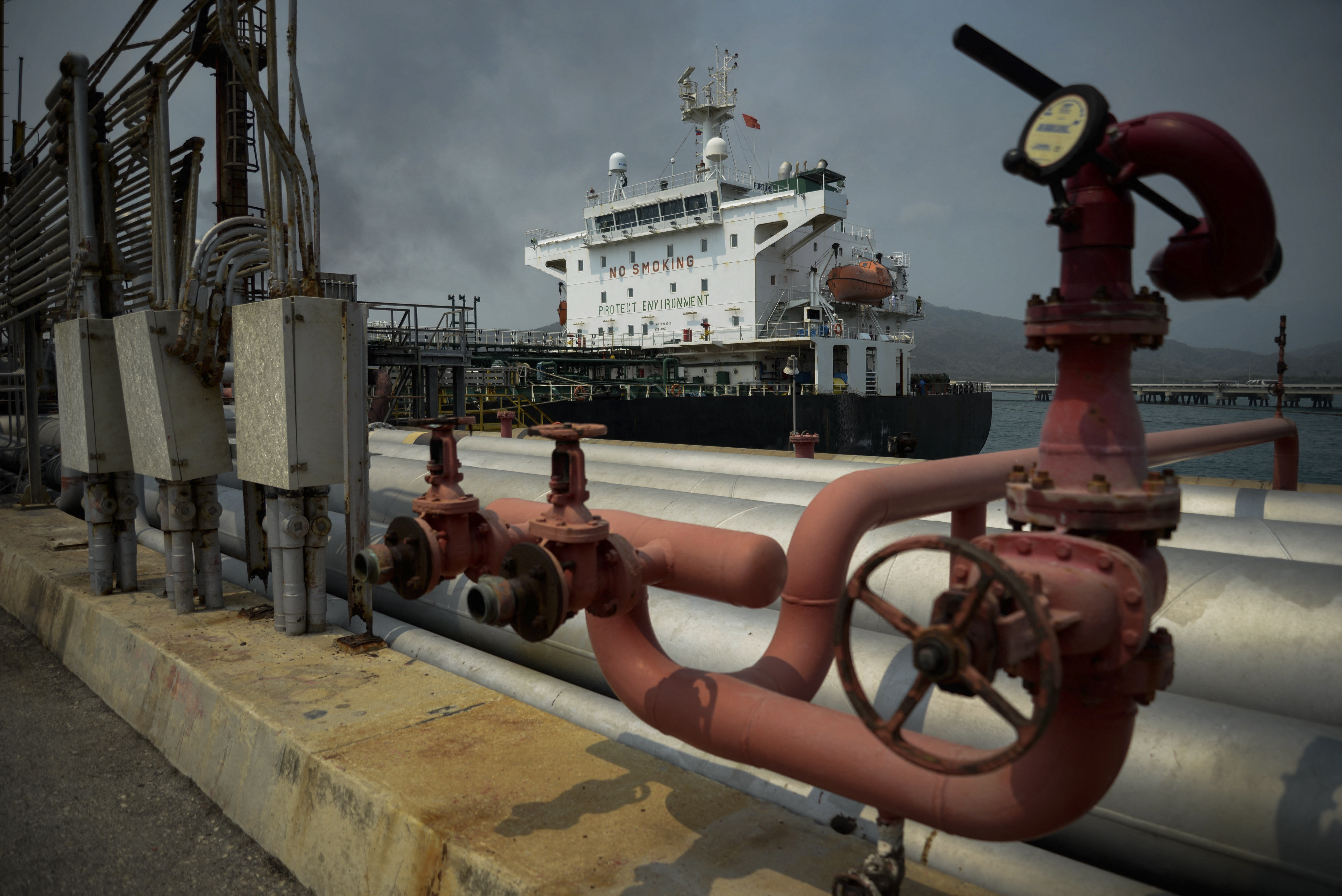 The Iranian-flagged oil tanker Fortune is docked at the El Palito refinery after its arrival to Puerto Cabello in the northern state of Carabobo, Venezuela, on May 25, 2020. The first of five Iranian tankers carrying much-needed gasoline and oil derivatives docked in Venezuela on Monday, Caracas announced amid concern in Washington over the burgeoning relationship between countries it sees as international pariahs. (Photo by AFP)