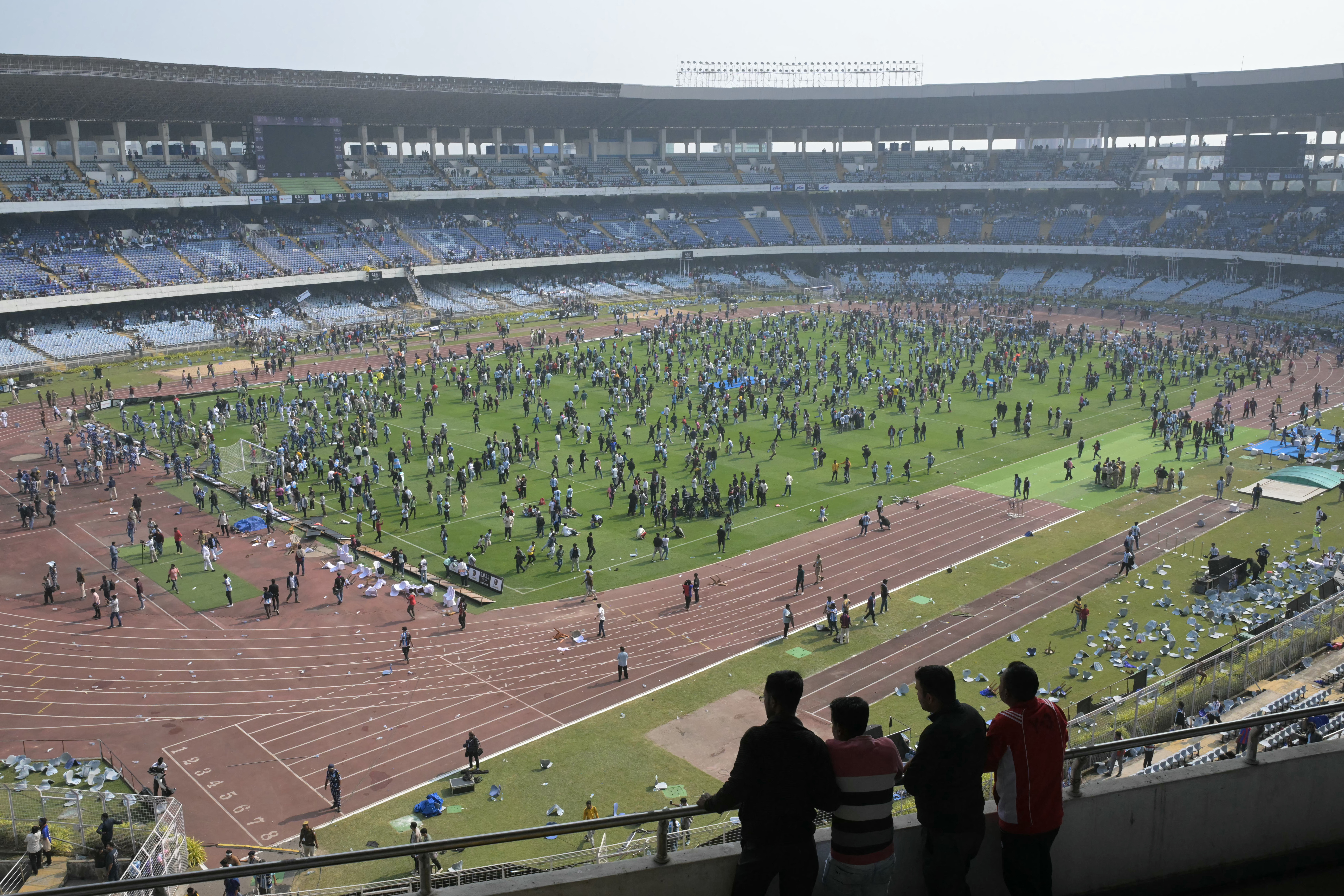 Fans vandalise India stadium after Messi's abrupt exit