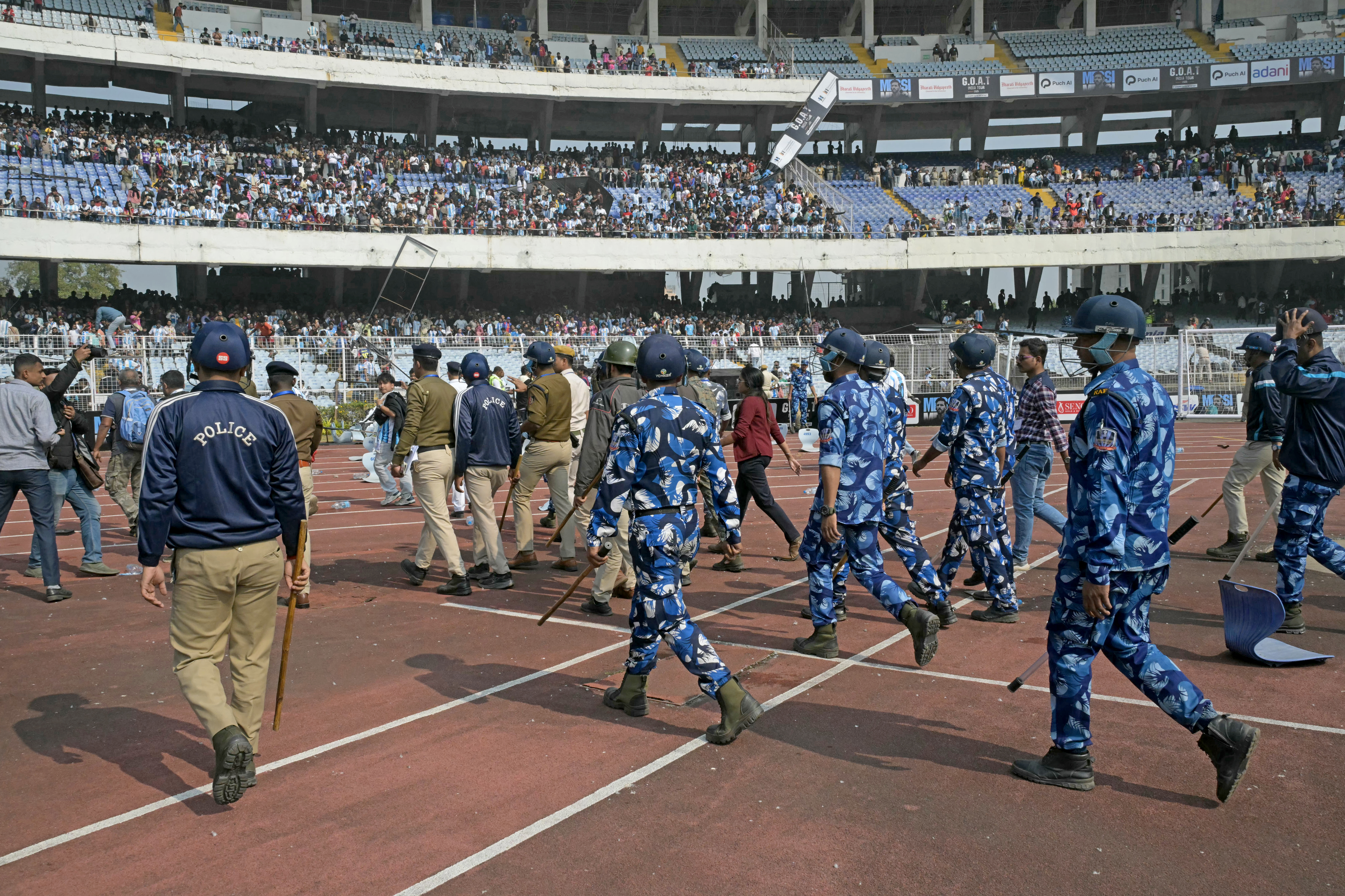Fans vandalise India stadium after Messi's abrupt exit