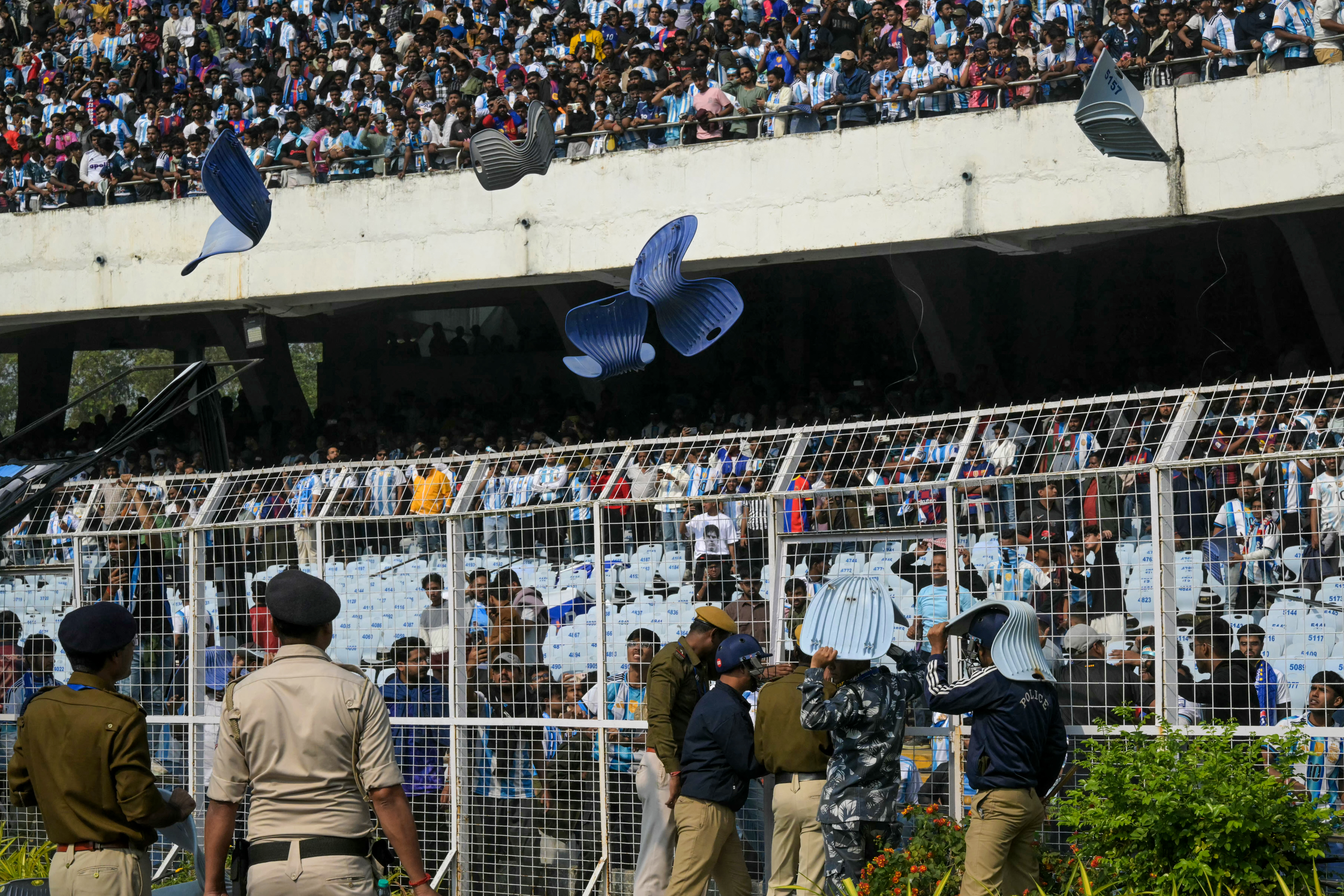 Fans vandalise India stadium after Messi's abrupt exit