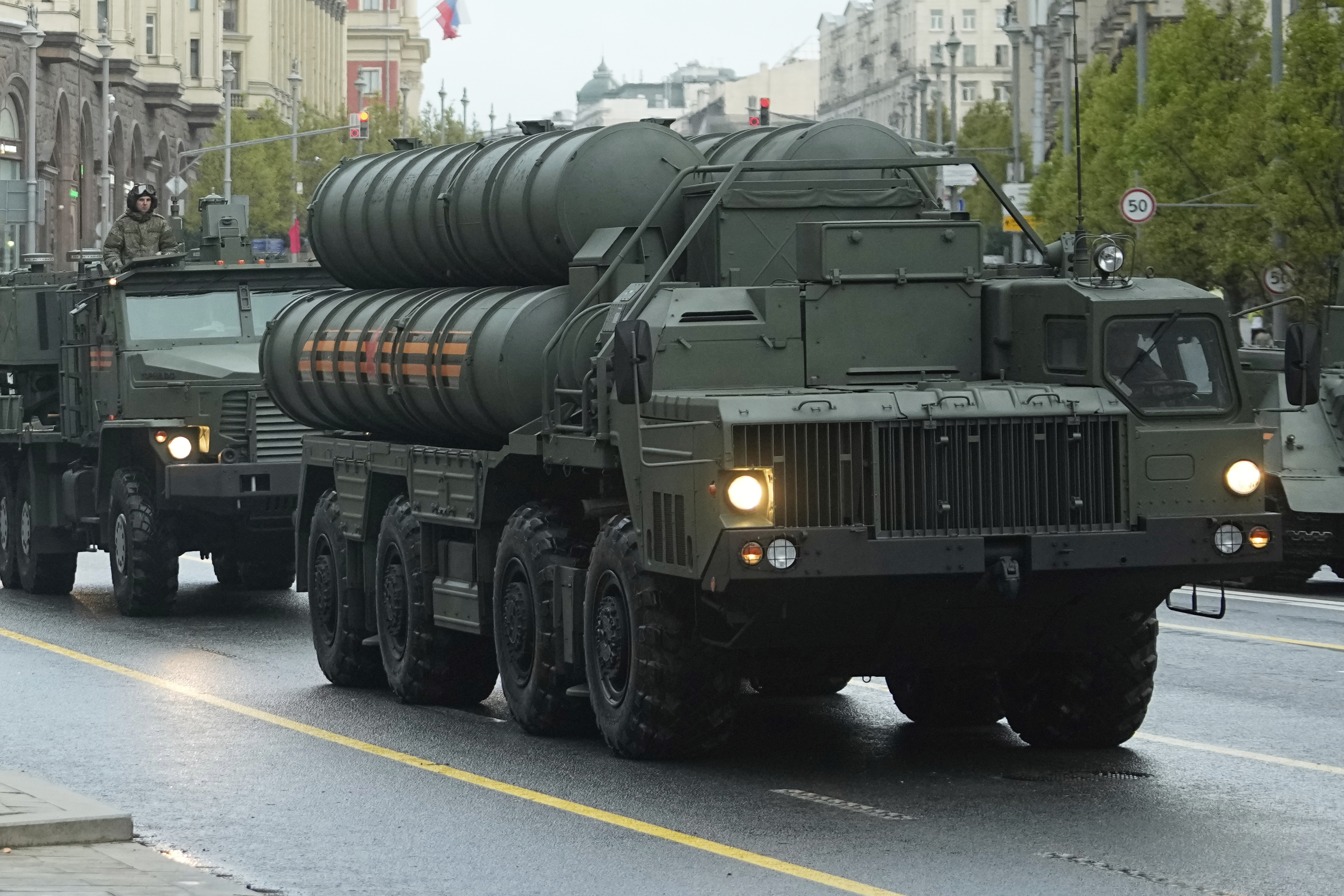 Russian S-400 anti-aircraft missile system launcher rolls along Tverskaya street toward Red Square prior to a rehearsal for the Victory Day military parade in Moscow, Russia, on Tuesday, April 29, 2025. (AP Photo/Pavel Bednyakov)