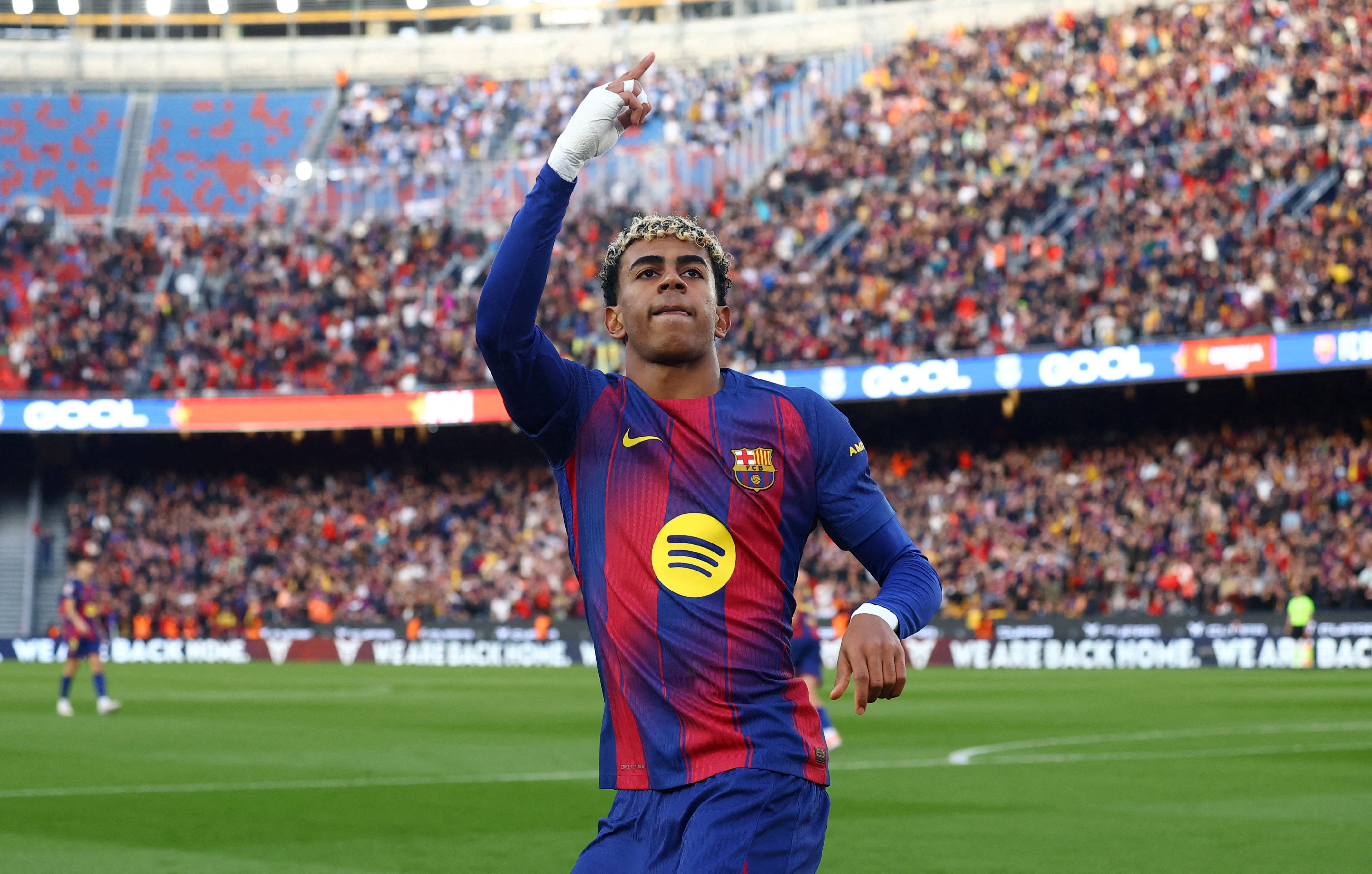 Soccer Football - LaLiga - FC Barcelona v Deportivo Alaves - Spotify Camp Nou, Barcelona, Spain - November 29, 2025 FC Barcelona's Lamine Yamal celebrates scoring their first goal REUTERS/Albert Gea TPX IMAGES OF THE DAY