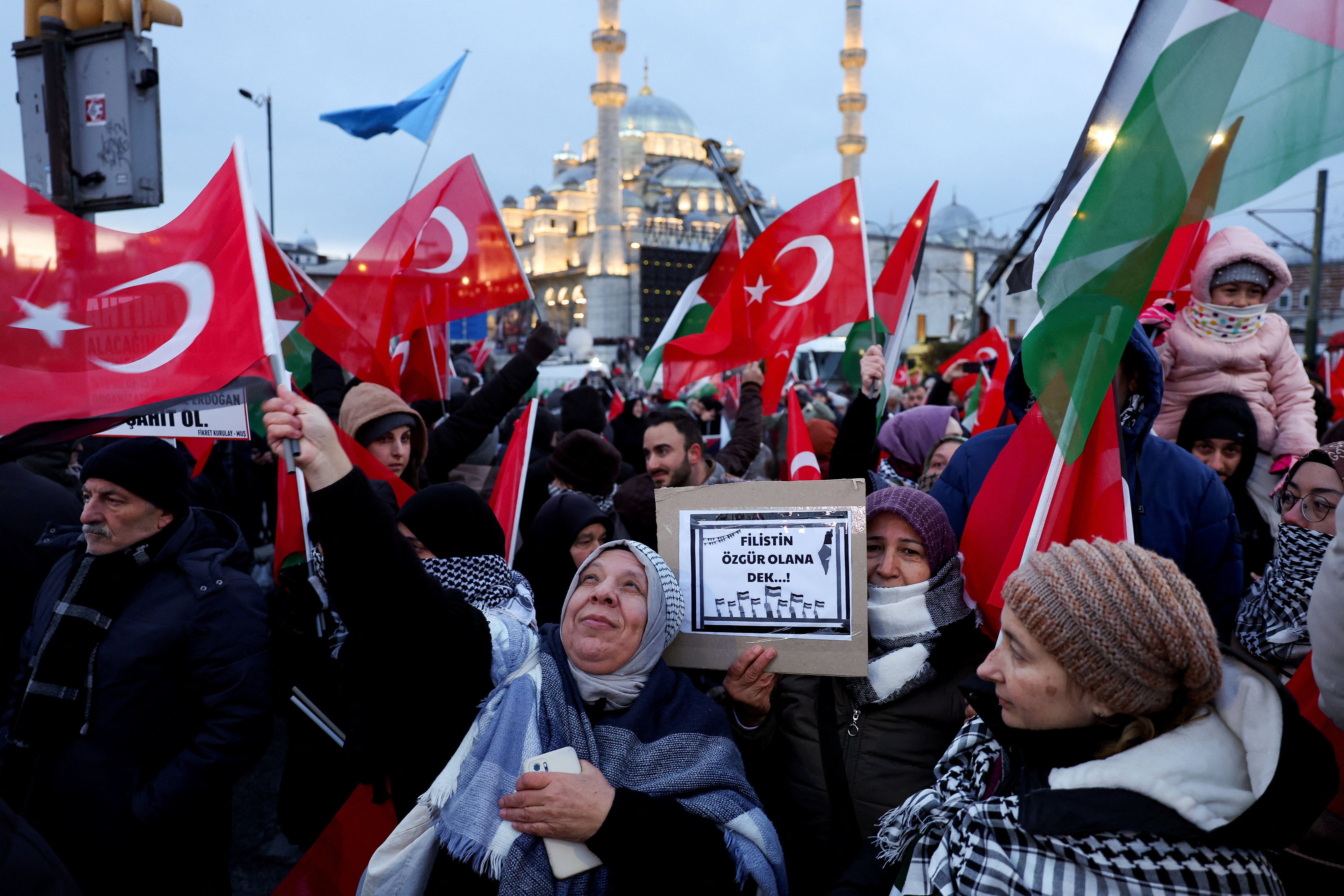 Thousands march in Turkiye’s Istanbul in solidarity with Gaza