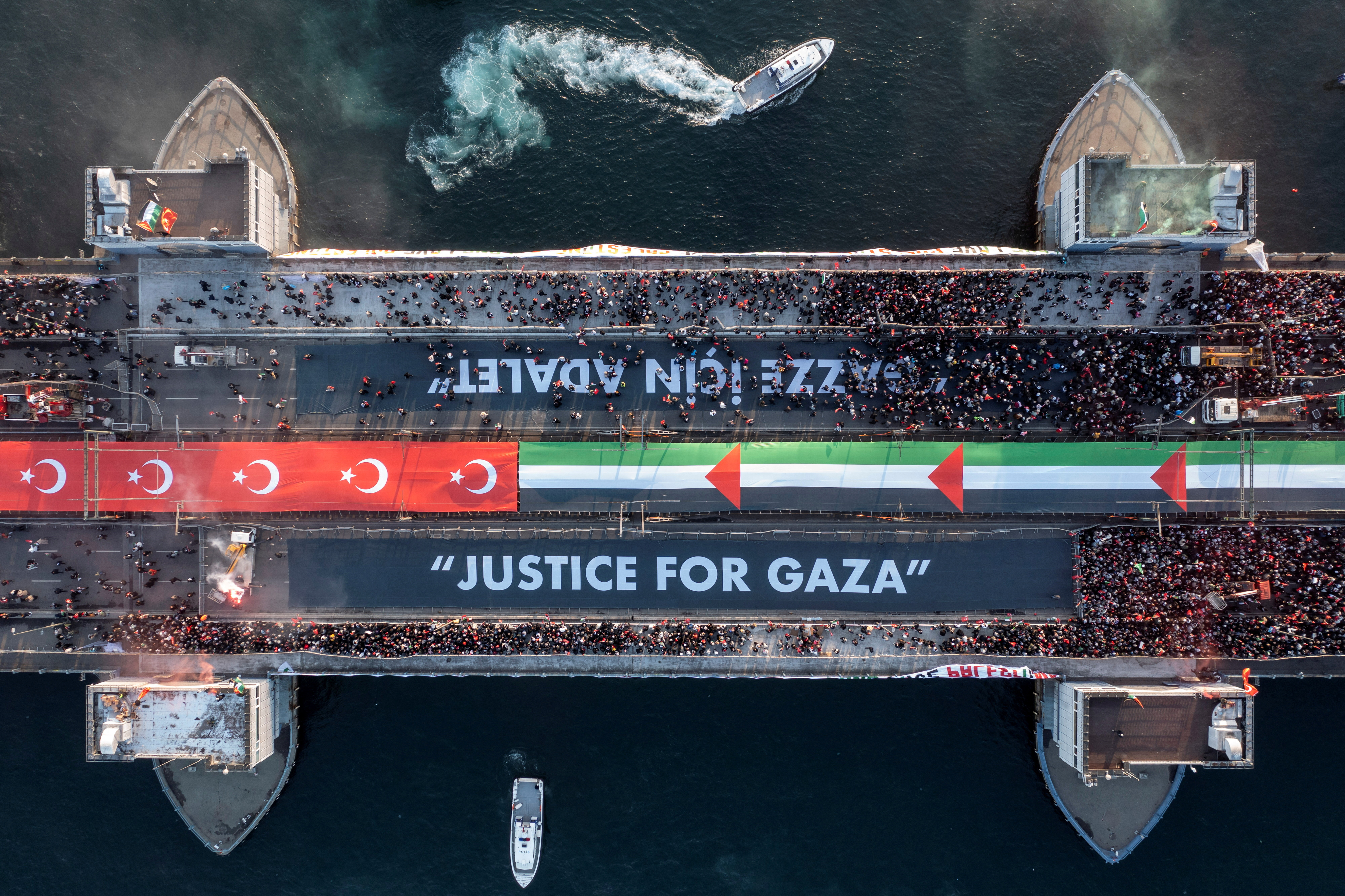 Thousands march in Turkiye’s Istanbul in solidarity with Gaza