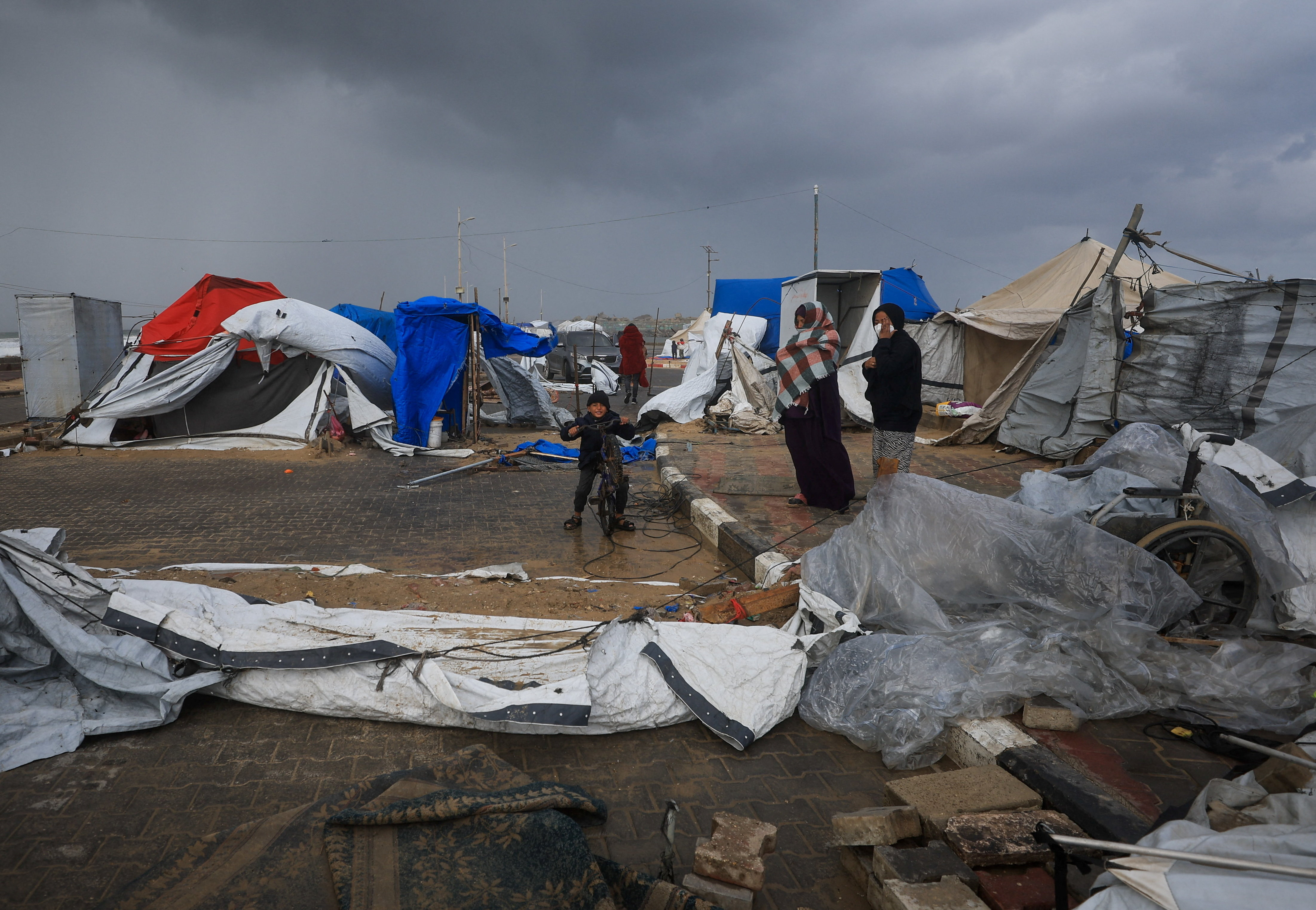 Gaza's living conditions worsen as strong winds and hypothermia kill 5