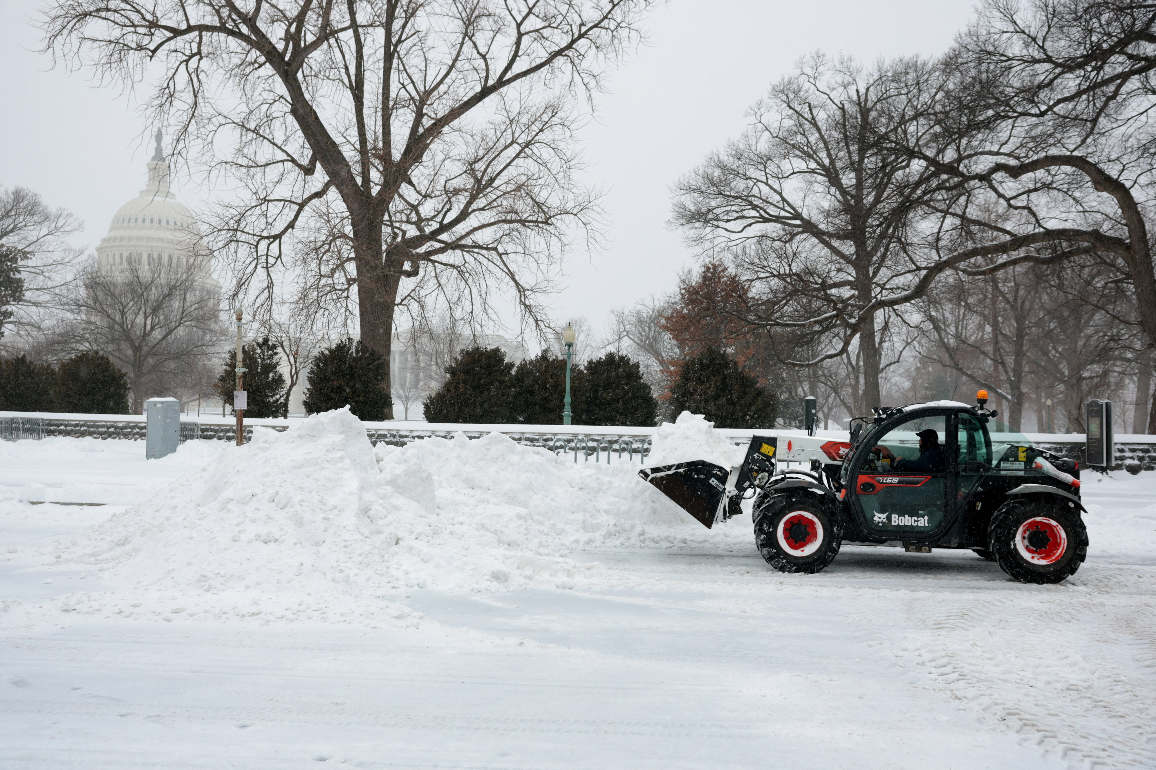 Historic winter storm kills at least 10 across US