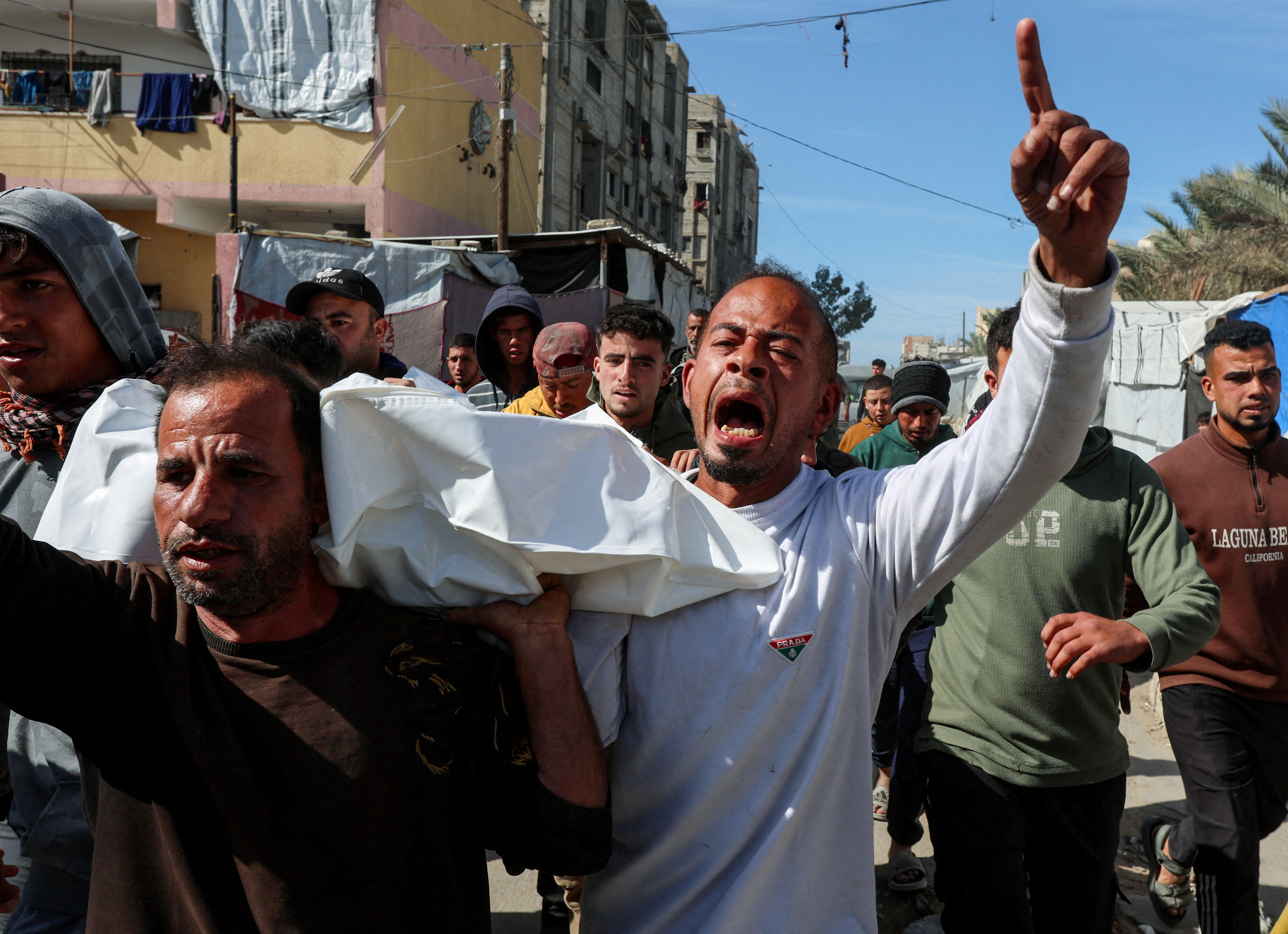 Mourners carry a body during the funeral of Palestinians who, according to medics, were killed by Israeli gunfire on Thursday, at Nasser Hospital in Khan Younis, in the southern Gaza Strip, January 29, 2026. REUTERS/Ramadan Abed