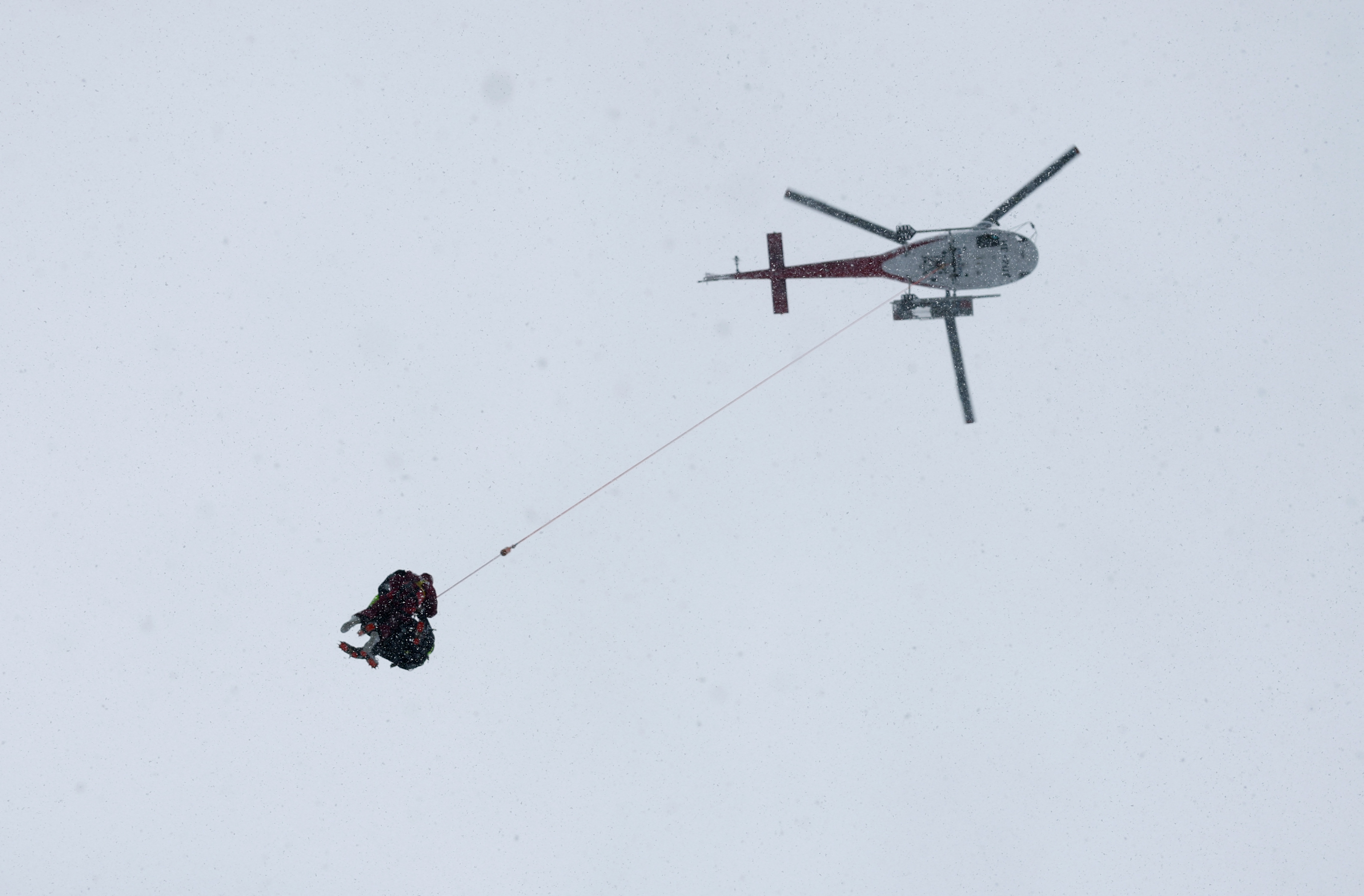 Lindsey Vonn of the U.S. being airlifted to the hospital after sustaining an injury following a crash during her run