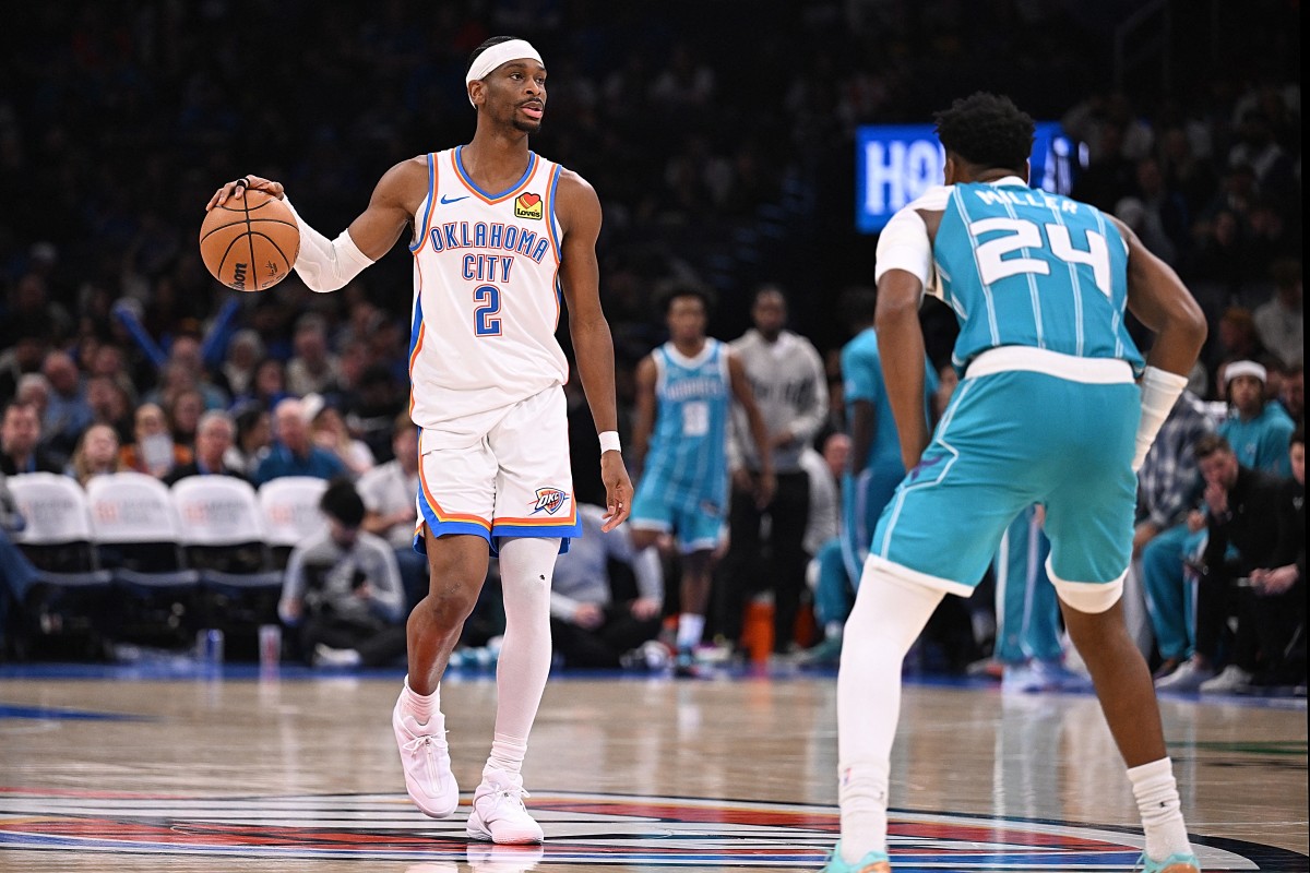 OKLAHOMA CITY, OKLAHOMA - JANUARY 5: Shai Gilgeous-Alexander #2 of the Oklahoma City Thunder handles the ball during the second half against the Charlotte Hornets at Paycom Center on January 5, 2026 in Oklahoma City, Oklahoma. NOTE TO USER: User expressly acknowledges and agrees that, by downloading and or using this photograph, User is consenting to the terms and conditions of the Getty Images License Agreement. Joshua Gateley/Getty Images/AFP (Photo by Joshua Gateley / GETTY IMAGES NORTH AMERICA / Getty Images via AFP)