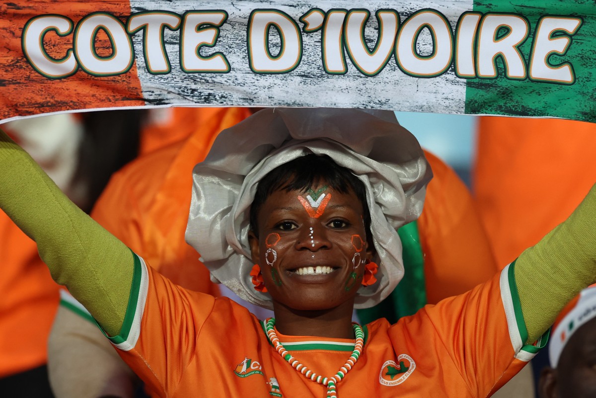An Ivory Coast fan holds a scarf ahead of the Africa Cup of Nations (CAN) round of 16 football match between Ivory Coast and Burkina Faso at the Grand Stadium in Marrakesh on January 6, 2026. (Photo by FRANCK FIFE / AFP)