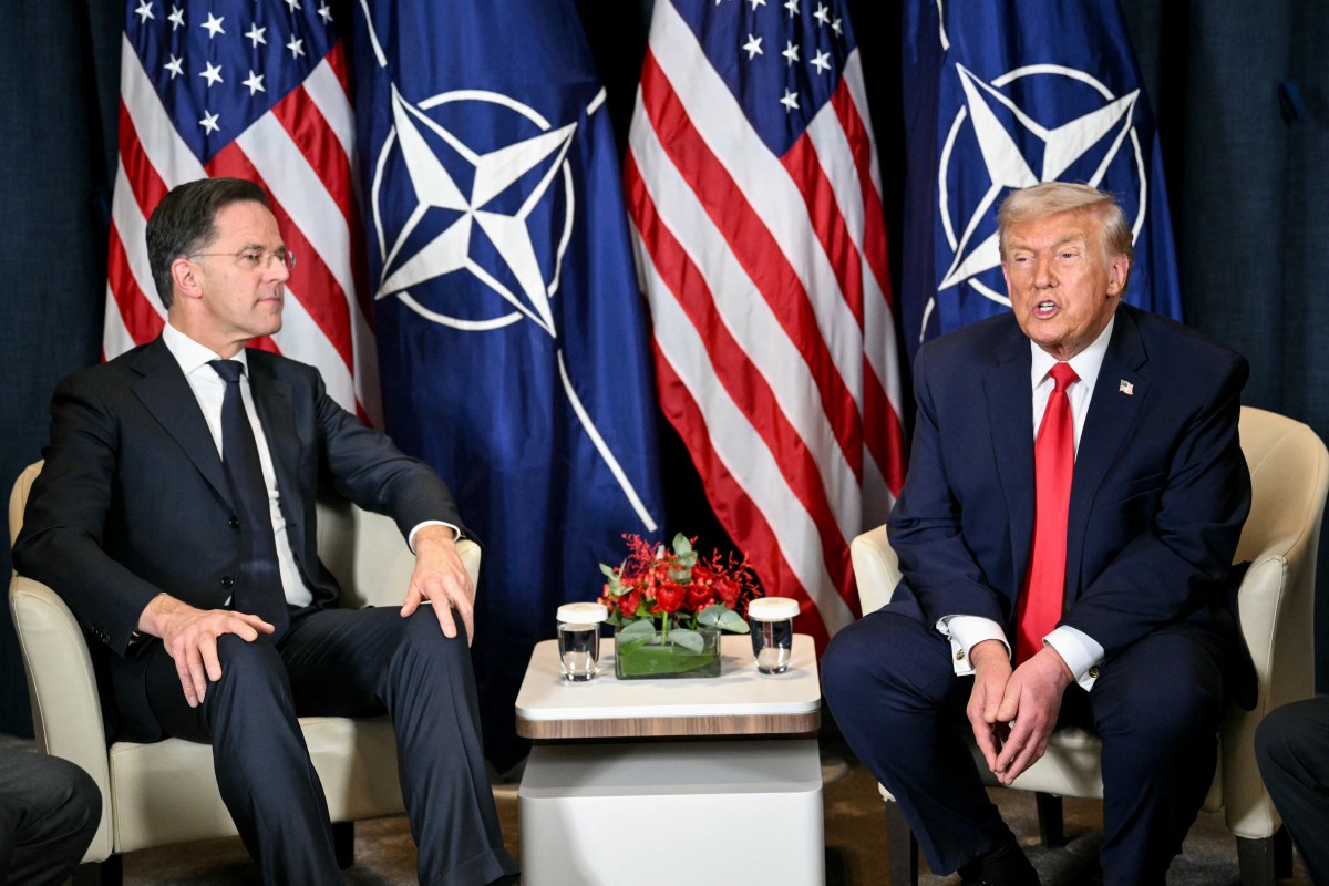 US President Donald Trump (R) speaks with NATO's Secretary-General Mark Rutte.