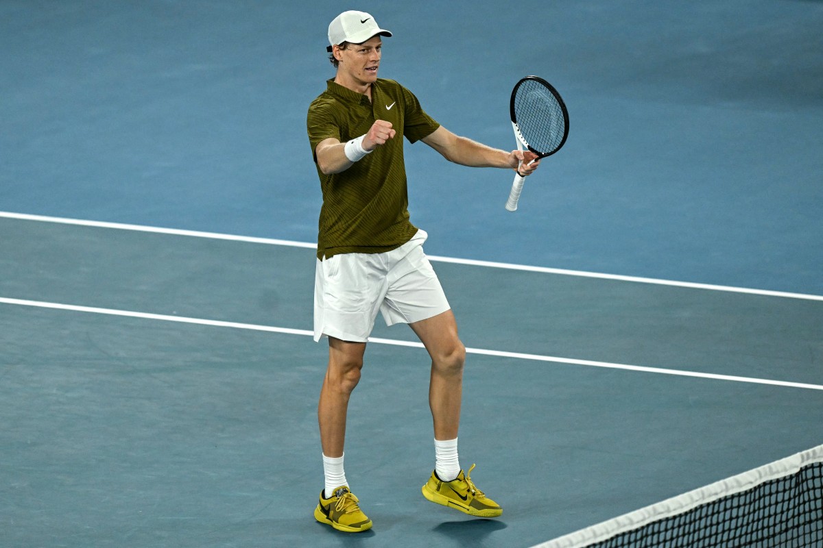 Italy's Jannik Sinner celebrates after winning against USA's Ben Shelton during their men's singles quarter-final match on day eleven of the Australian Open tennis tournament in Melbourne on January 28, 2026. (Photo by WILLIAM WEST / AFP) / -- IMAGE RESTRICTED TO EDITORIAL USE - STRICTLY NO COMMERCIAL USE --