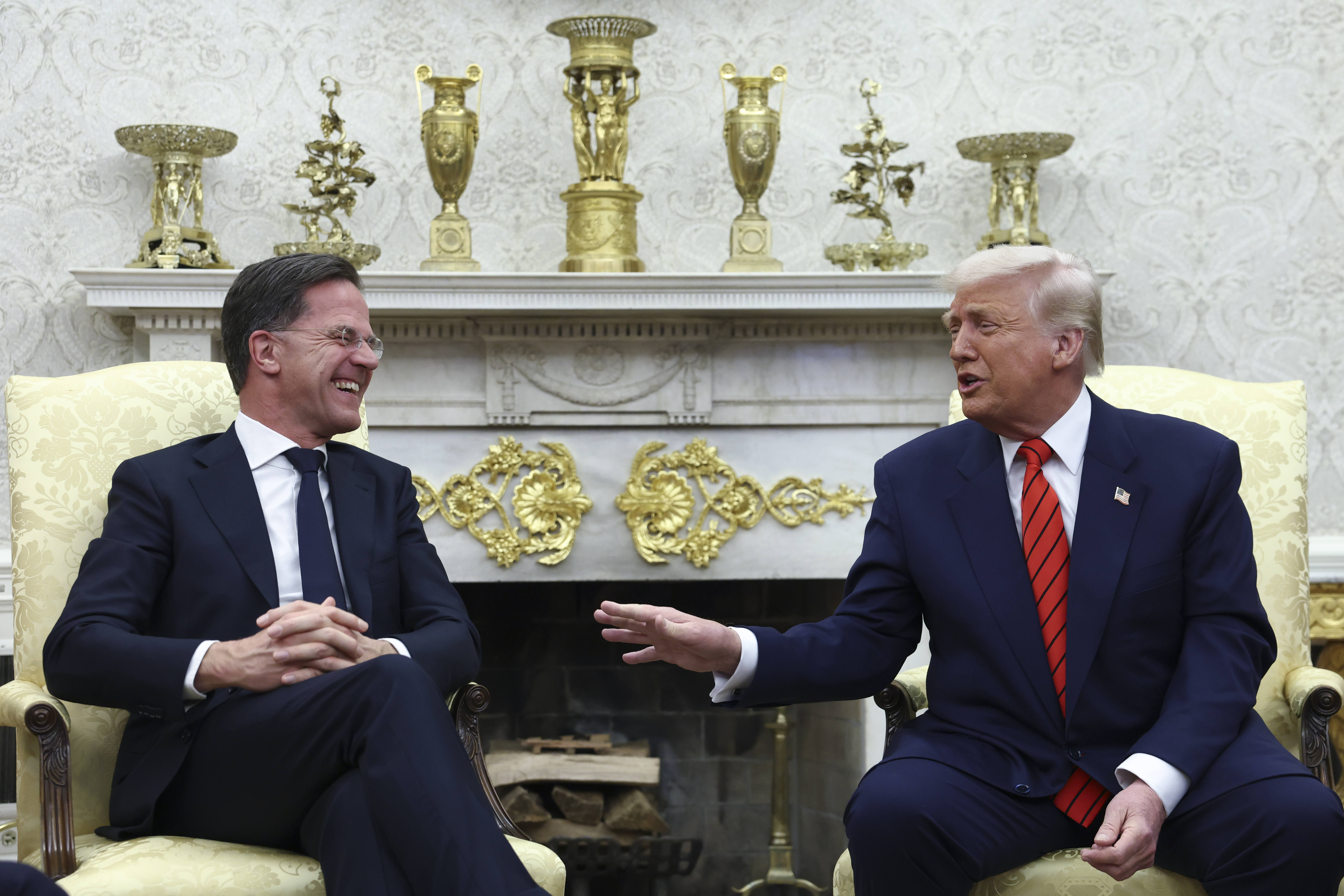 Mark Rutte sits with Donald Trump in the Oval Office