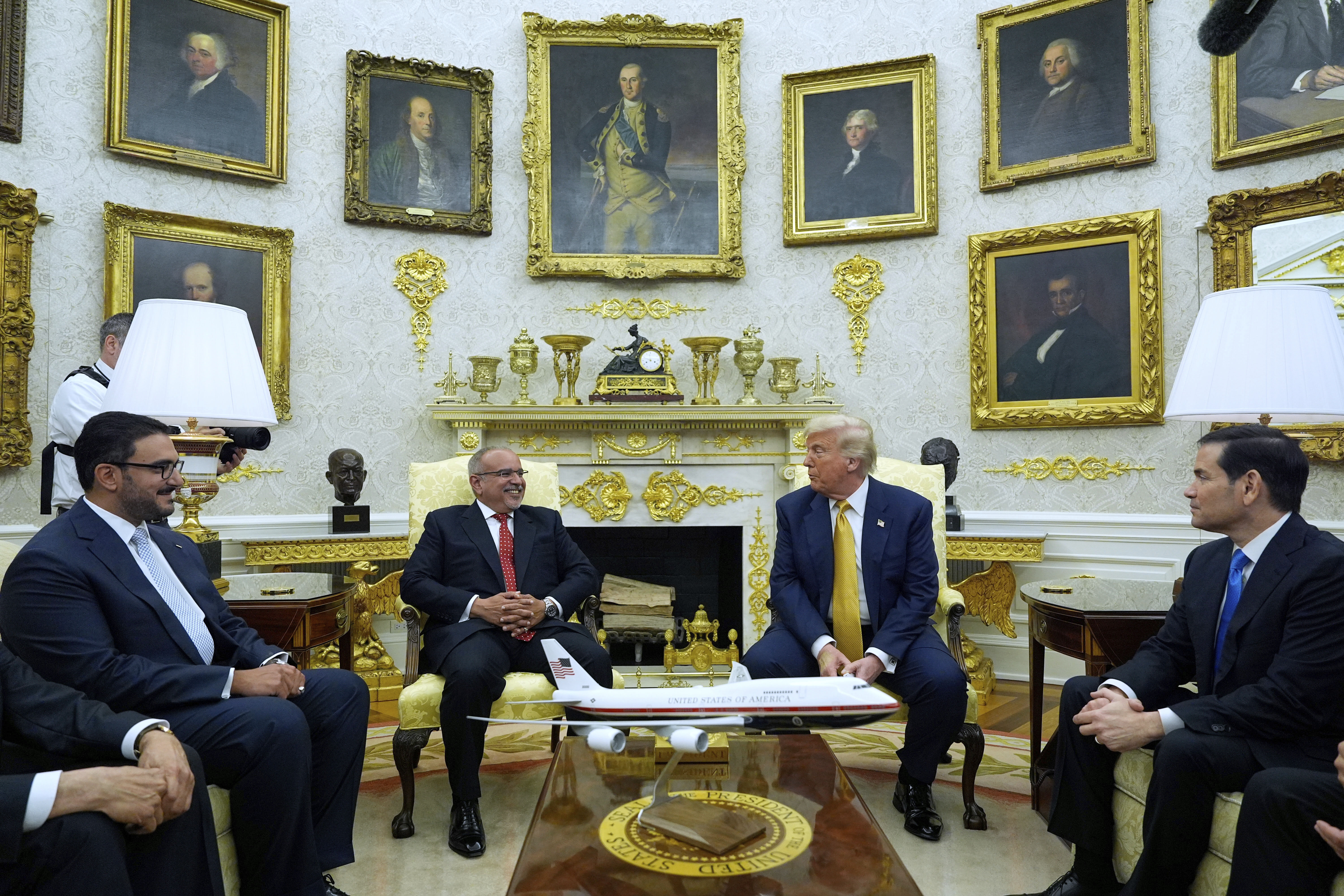 Crown Prince Salman bin Hamad Al Khalifa meets with Trump in the Oval Office