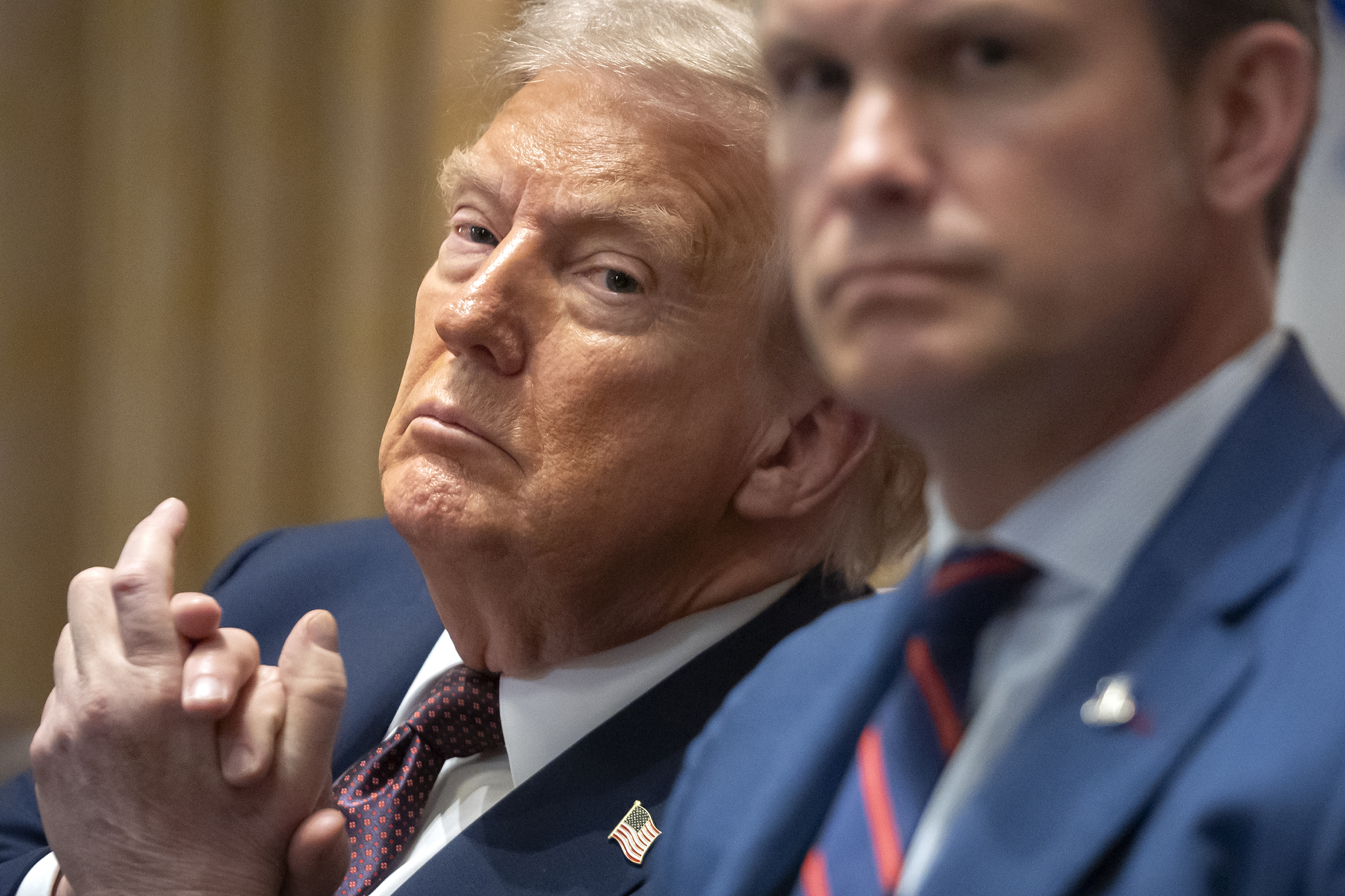 Trump close to Hegseth during a meeting