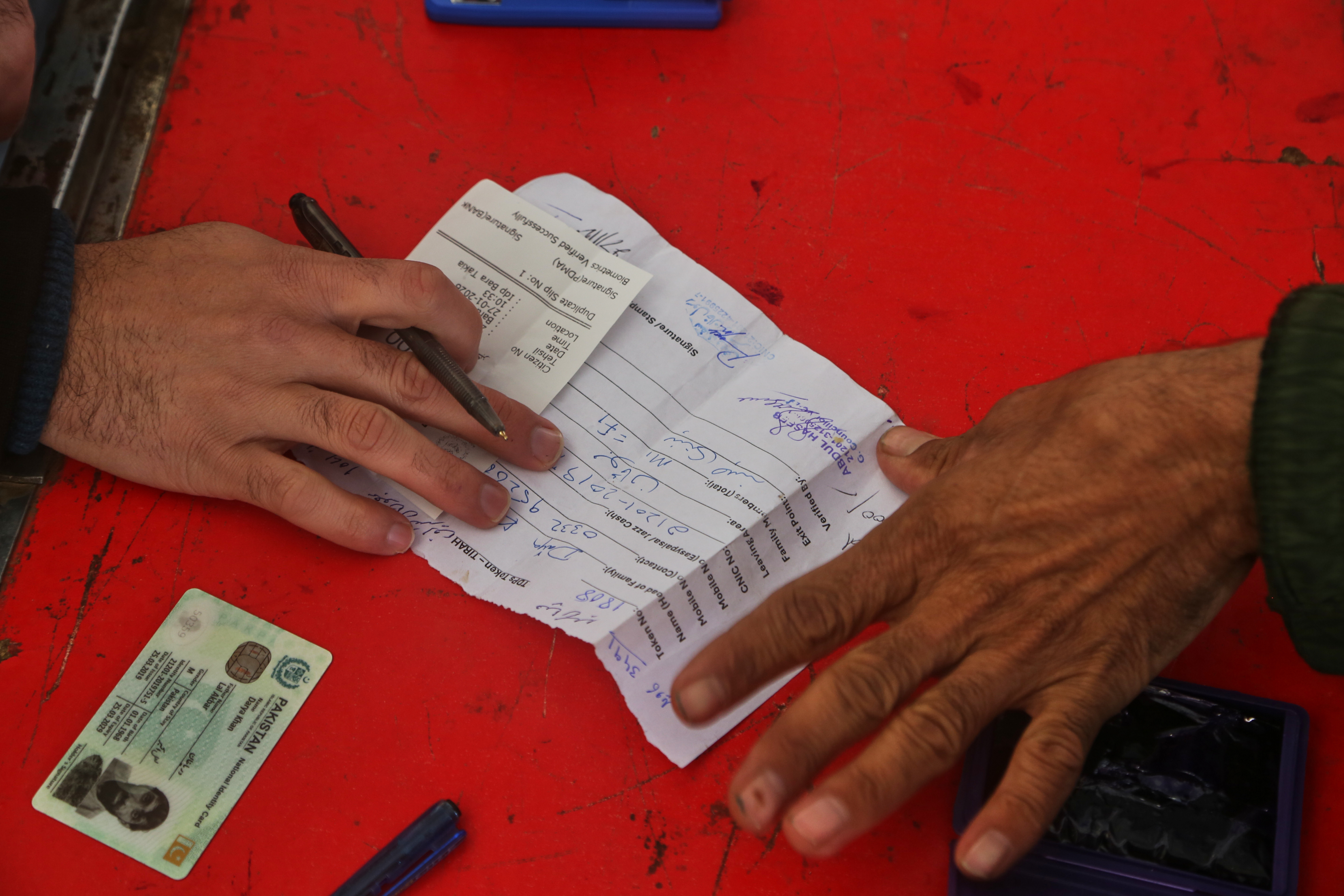 Tens of thousands flee northwest Pakistan over fears of military operation