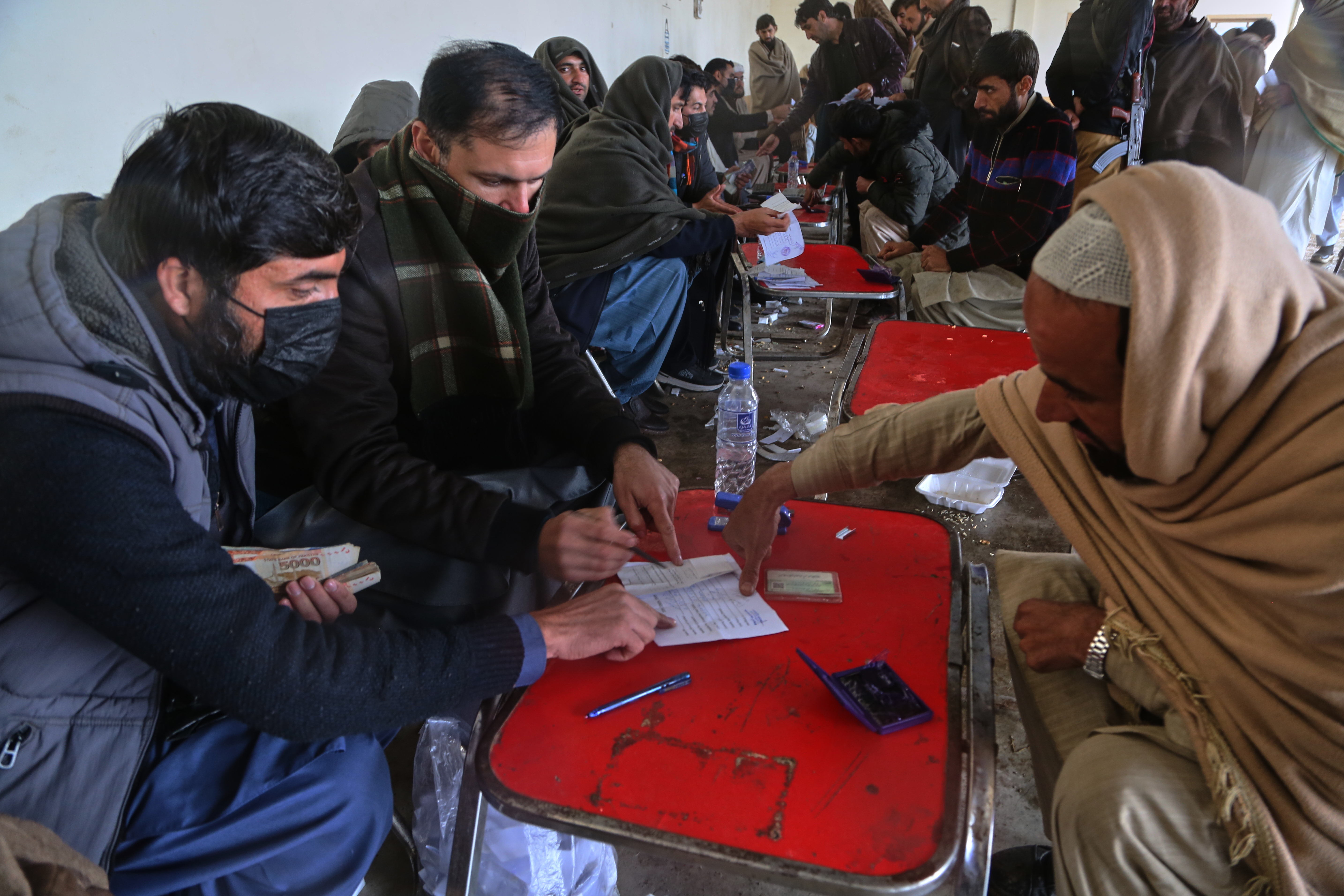 Tens of thousands flee northwest Pakistan over fears of military operation