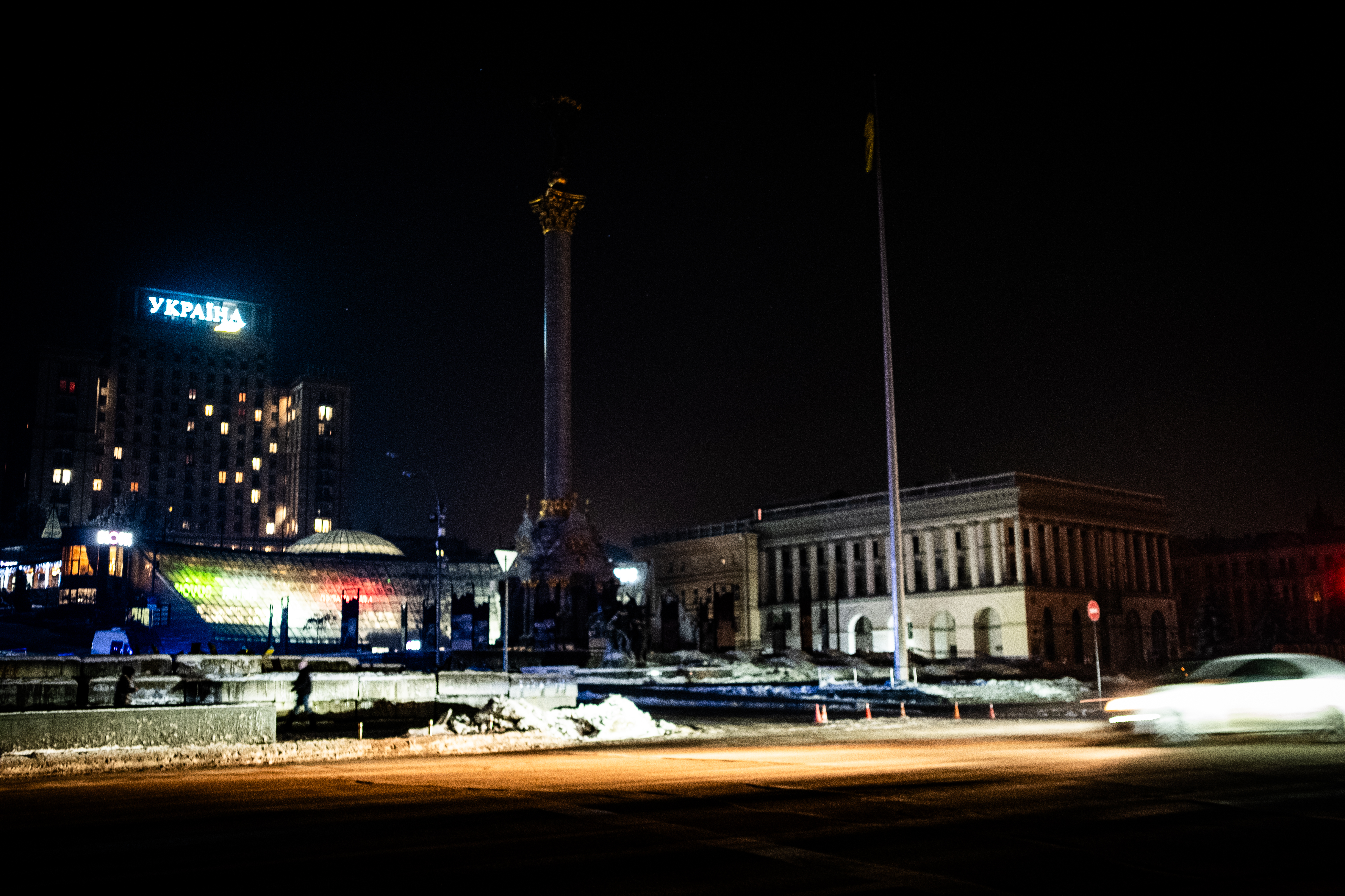 Independence Square in Kyiv is in almost complete darkness after mass attacks on energy infastructure (Nils Adler/Al Jazeera)
