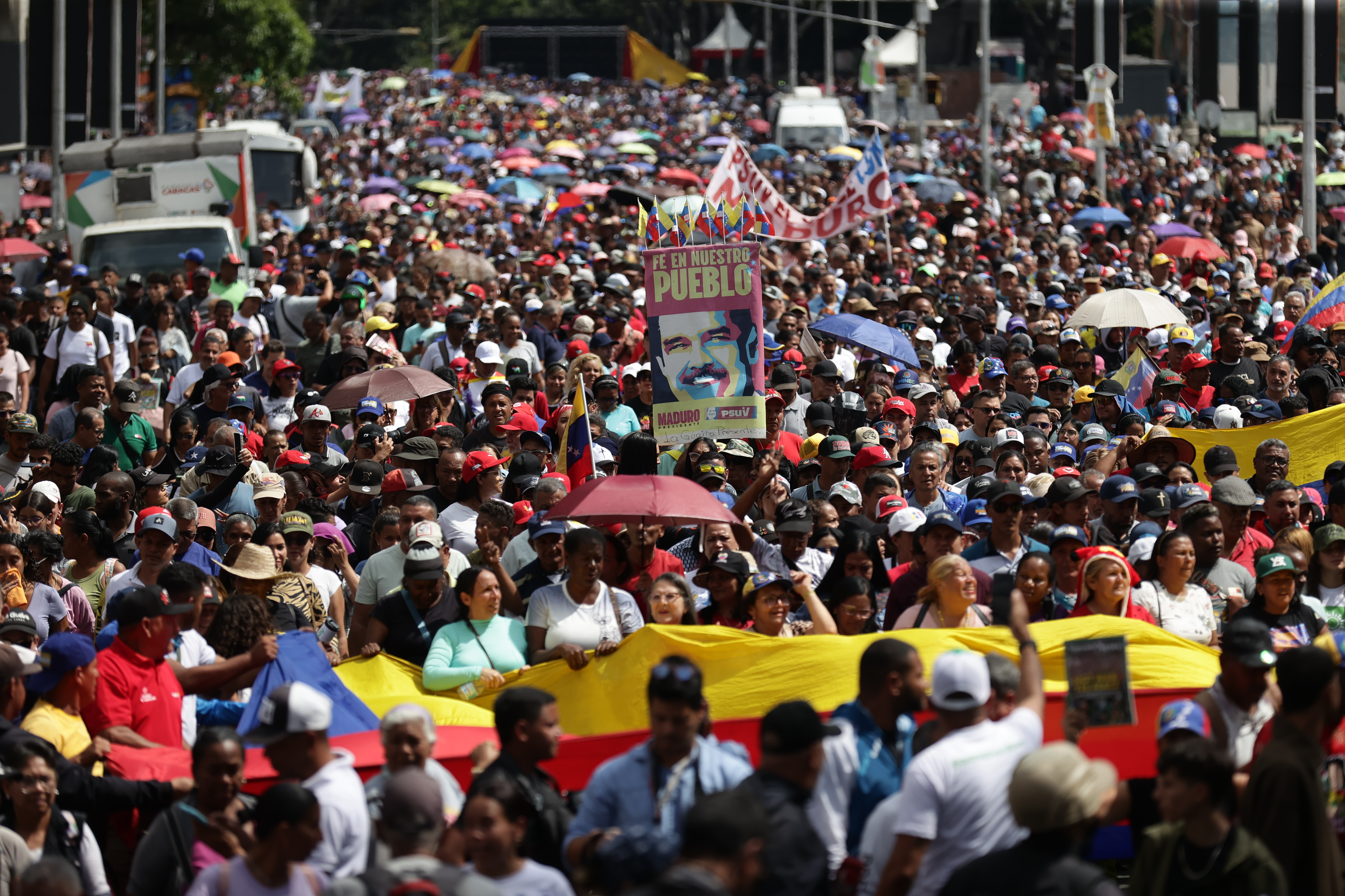 epa12629278 Supporters of Chavismo demonstrate during a march in support of the start of the National Assembly in Caracas, Venezuela, 05 January 2026. The Venezuelan Parliament began the 2026-2031 legislative session, once again controlled by Chavismo and with the return of some opposition figures who had distanced themselves from the country's largest opposition coalition, in a session marked by uncertainty following the capture of President Nicolas Maduro during the military attack launched on 03 January by the United States on several points in Venezuelan territory, including Caracas. EPA/Ronald Pena R