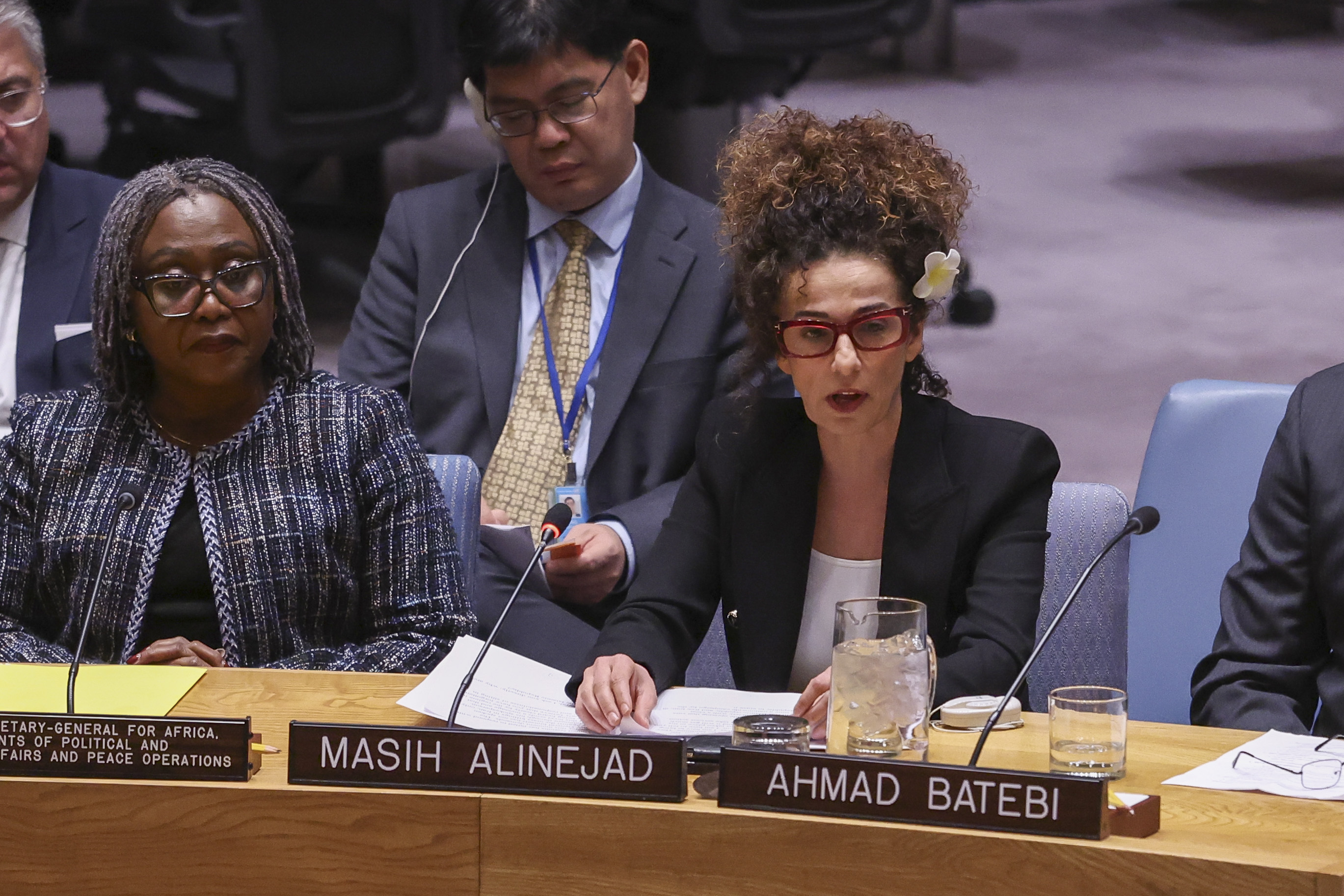 epa12652192 Iranian-American journalist and writer Masih Alinejad (C) speaks during an emergency Security Council session discussing deadly Iran protests at United Nations headquarters in New York, New York, USA, 15 January 2026. EPA/SARAH YENESEL