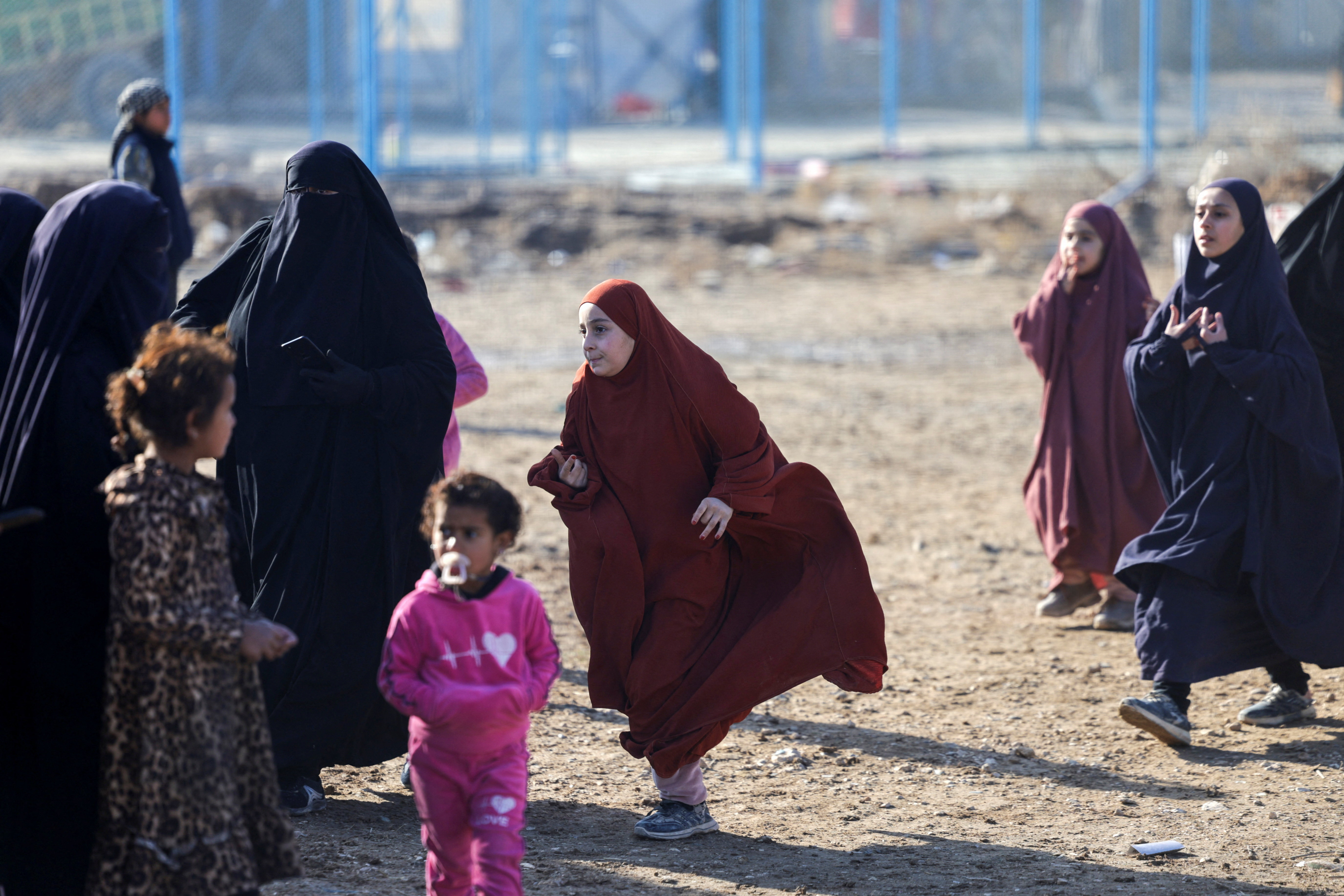 Detainees gather at al-Hol camp after the Syrian government took control of it following the withdrawal of Syrian Democratic Forces (SDF), in Hasaka, Syria, January 21, 2026. REUTERS/Khalil Ashawi