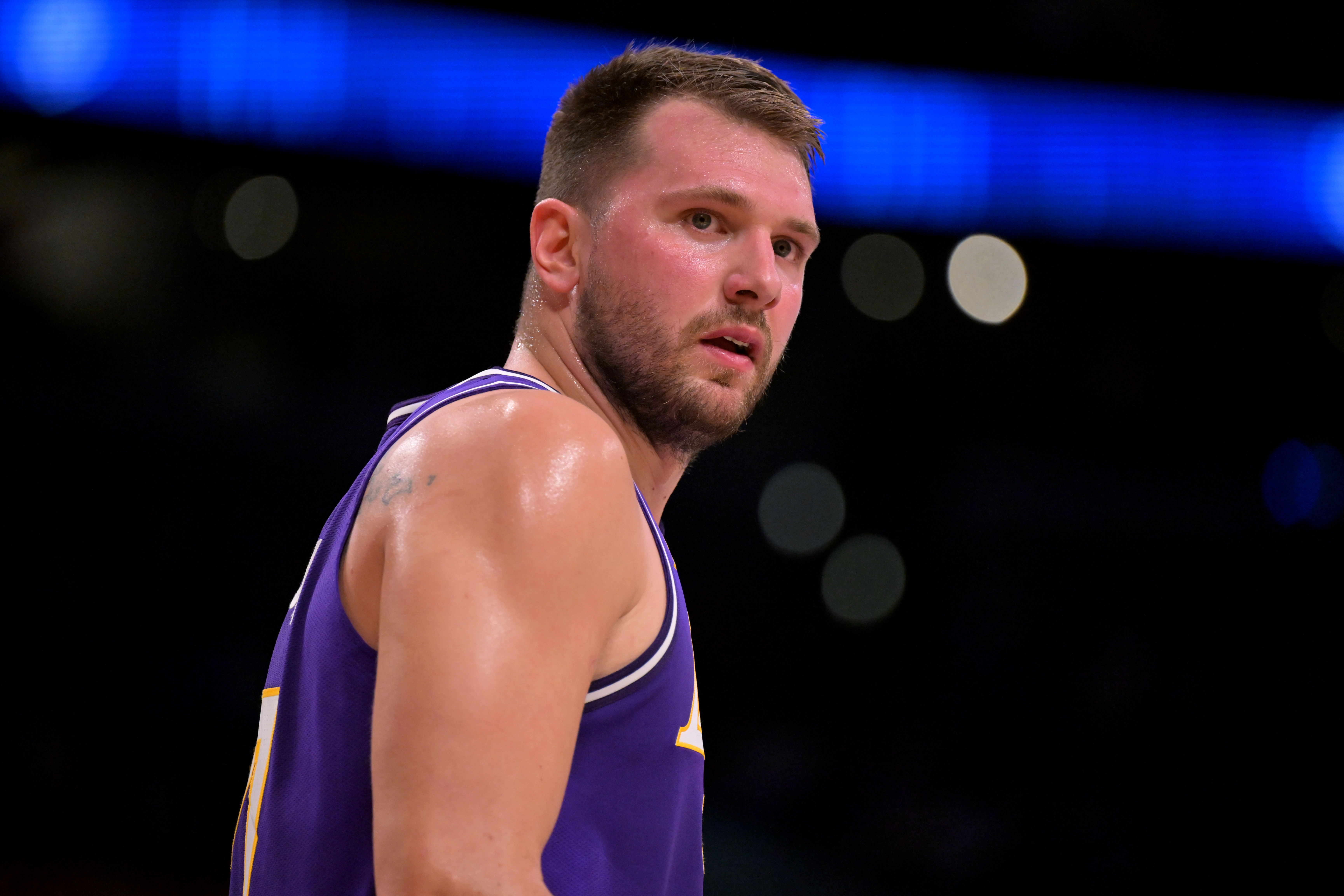 Los Angeles Lakers guard Luka Doncic (77) looks on in a match.