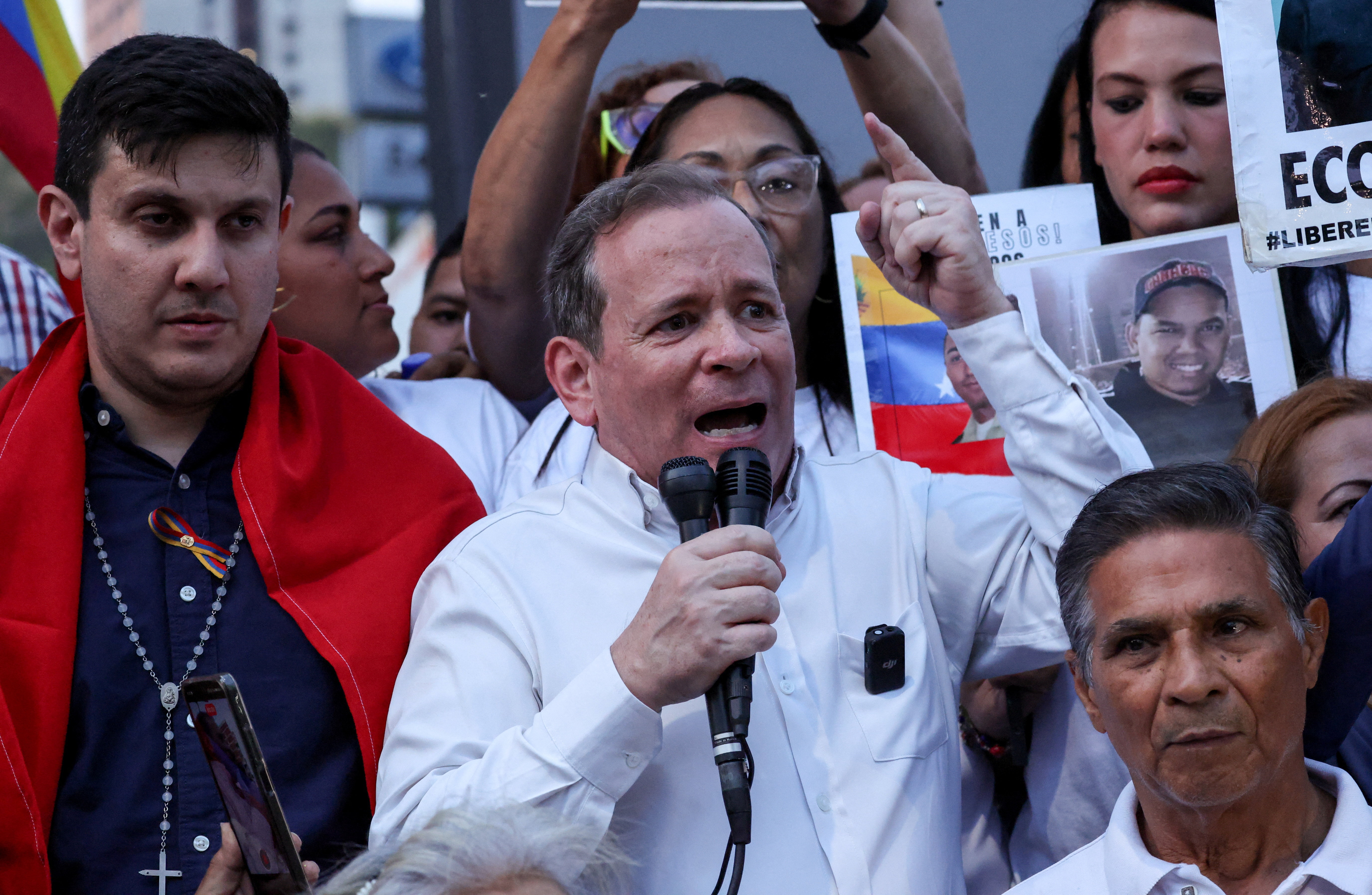Venezuelan opposition politicians Jesus Armas and Juan Pablo Guanipa greet relatives of the political prisoners outside the Helicoide detention center after they were both released from detention, as rights group Foro Penal says some political prisoners were freed on Sunday and it is checking more cases, in Caracas, Venezuela, February 8, 2026. REUTERS/Leonardo Fernandez Viloria