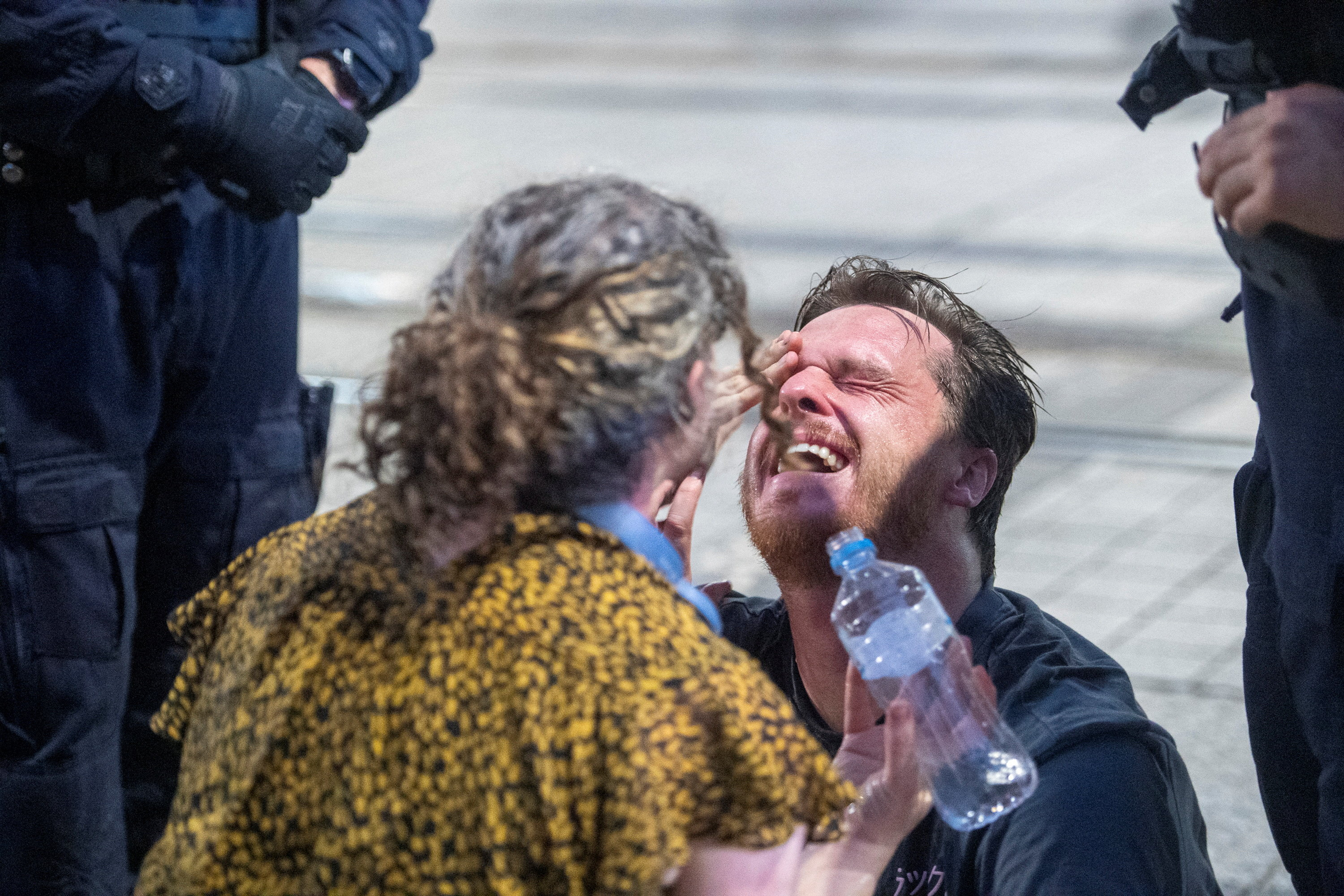 Sydney police use pepper spray on protesters during Herzog visit